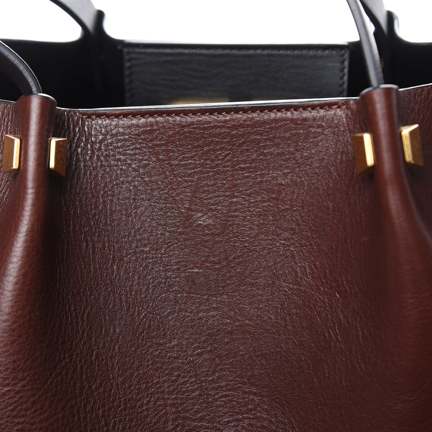 Grainy Calfskin Medium VLogo Escape Shopper Rubin