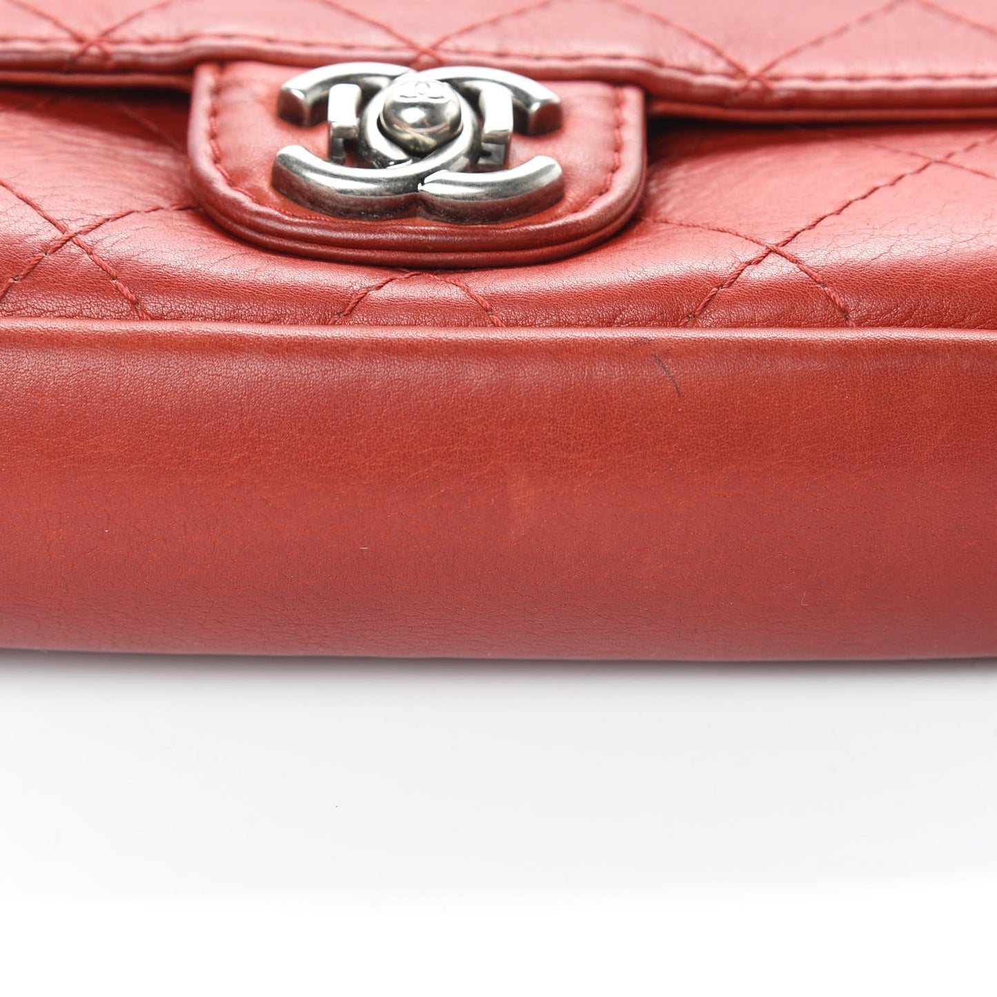 Calfskin Stitched Medium CC Sellier Flap Red