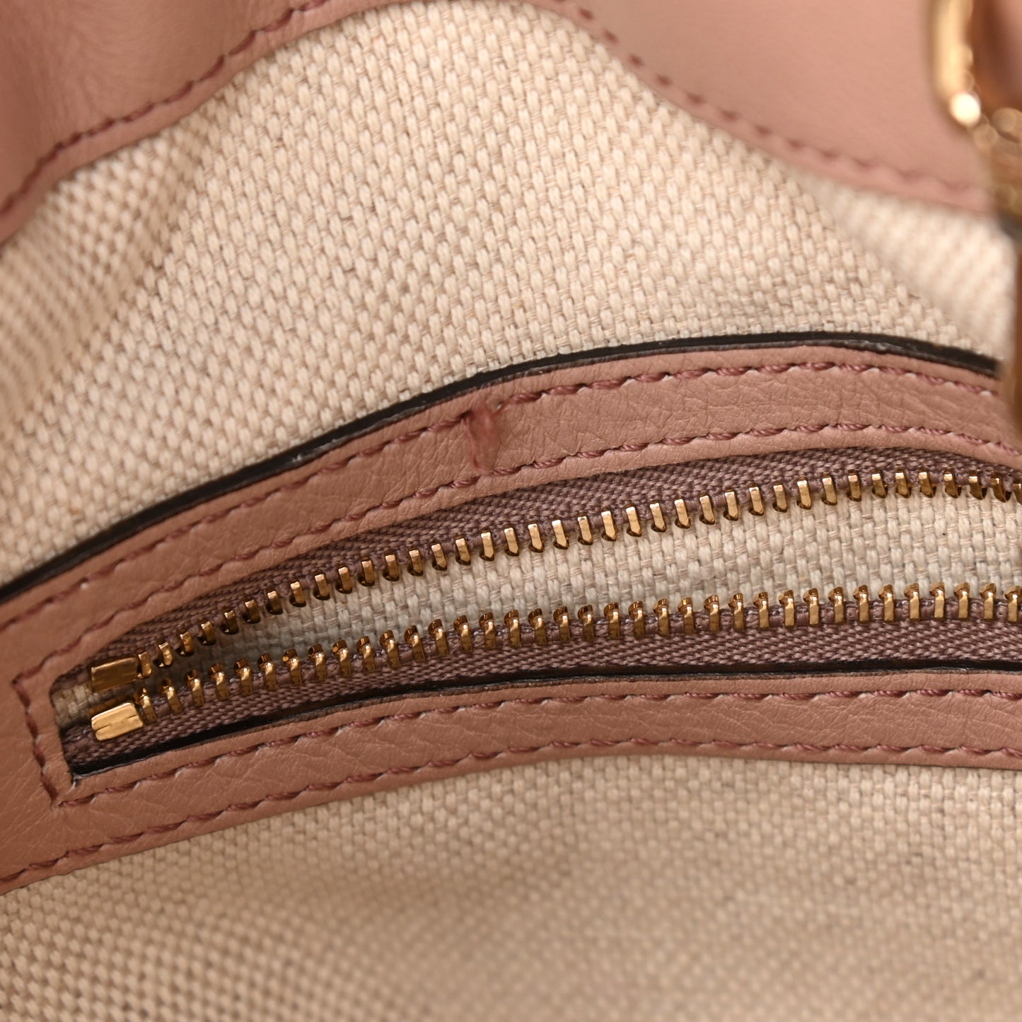Patent Medium Soho Chain Shoulder Bag Dark Cipria