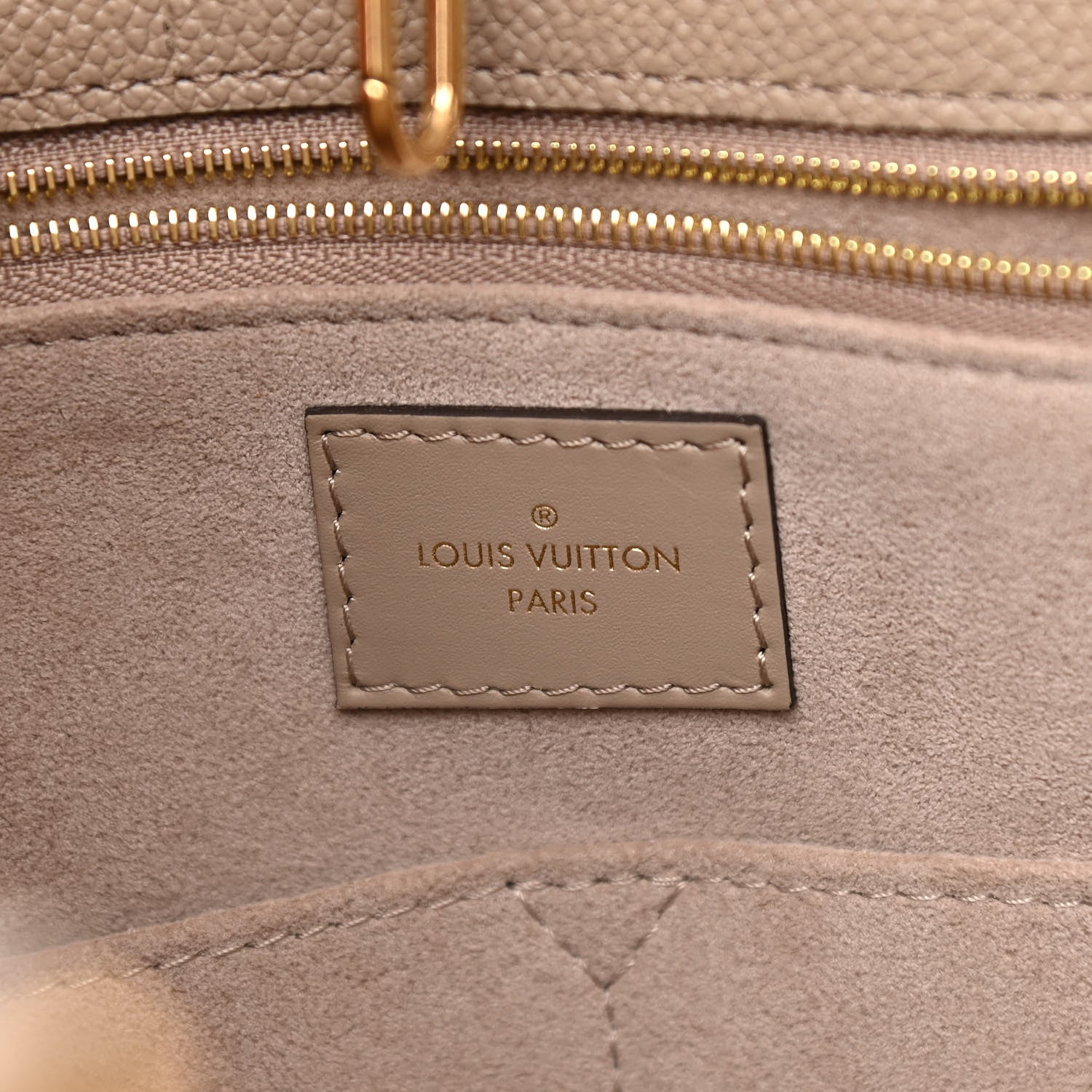 Louis Vuitton Empreinte Monogram Giant Onthego MM Tourterelle 6 of 10