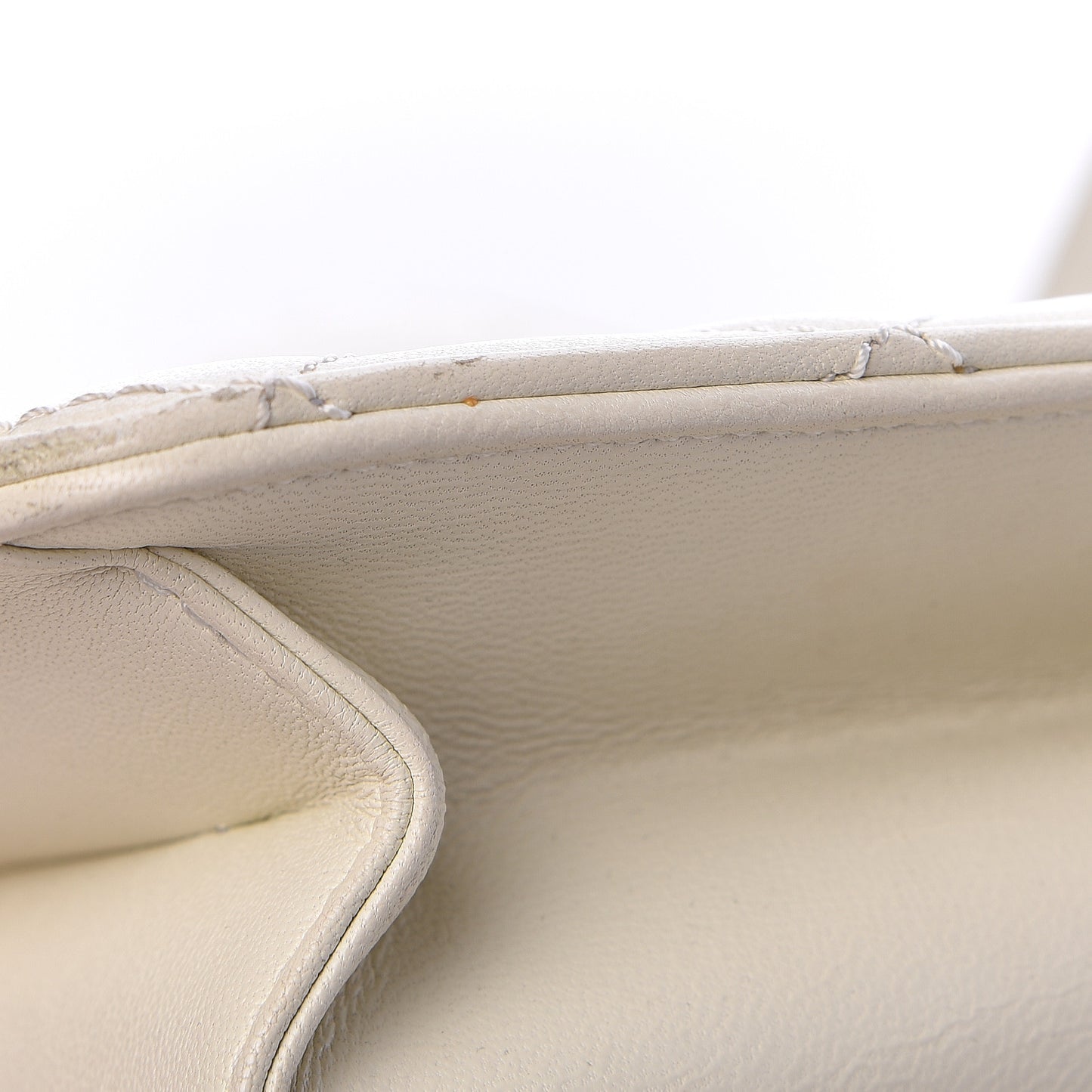Sheepskin Quilted Beauty Lock Flap White