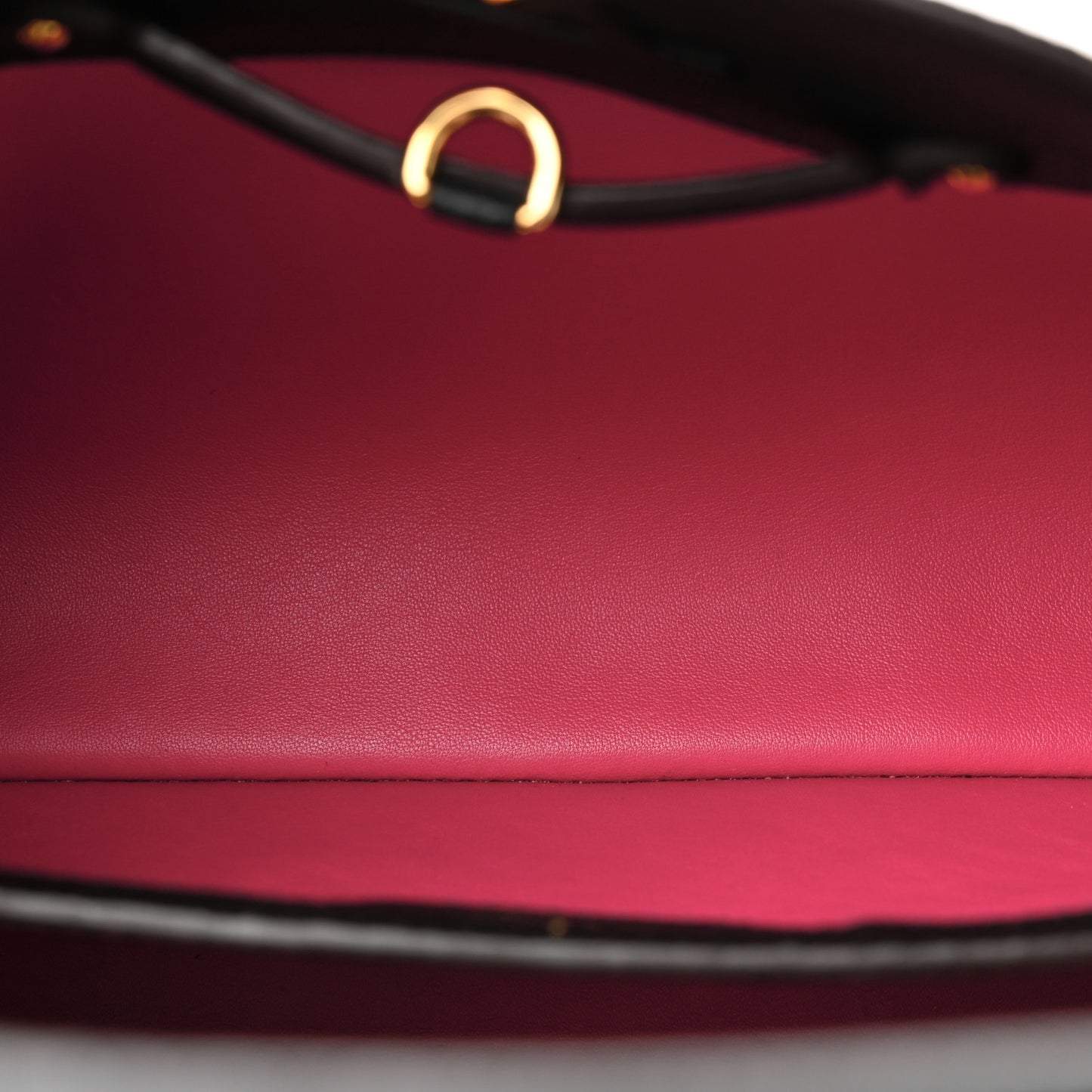 Taurillon Capucines PM Black