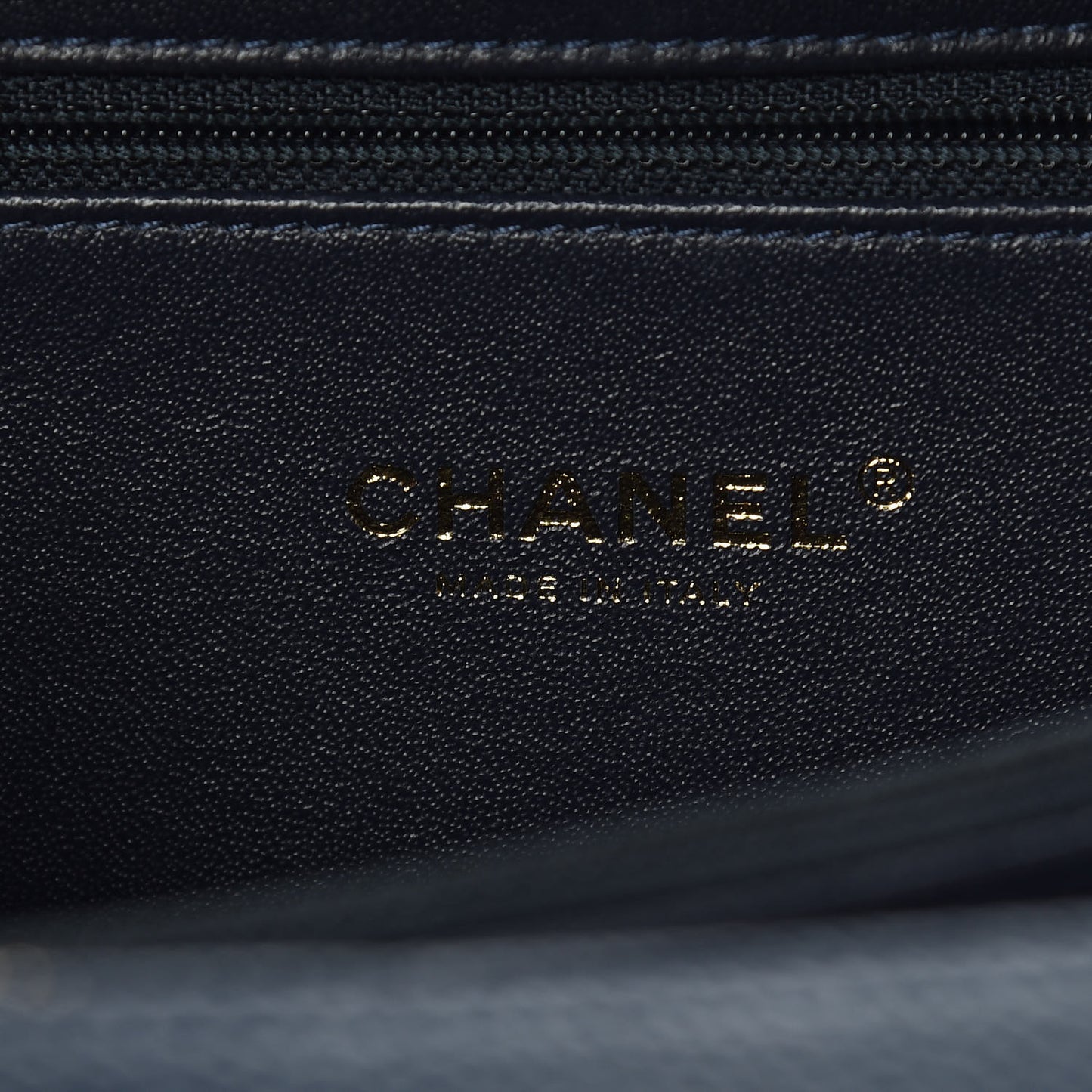 Caviar Quilted Medium CC Filigree Vanity Case Navy