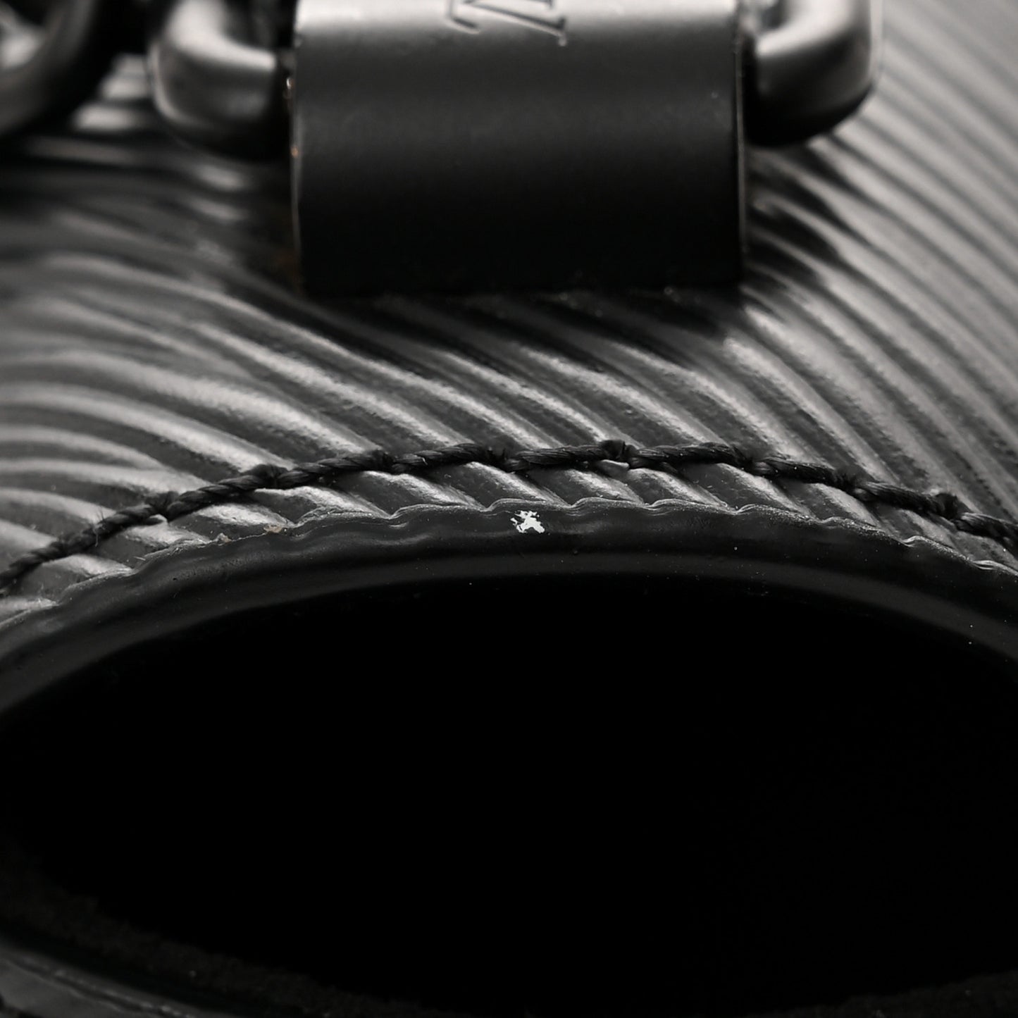 Epi Twist Shoulder Bag MM Matte Black