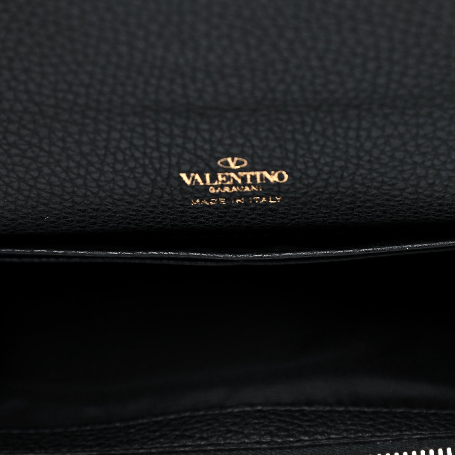 Valentino Garavani Pebbled Calfskin Rockstud Flip Lock Wallet On Chain Black 10 of 15