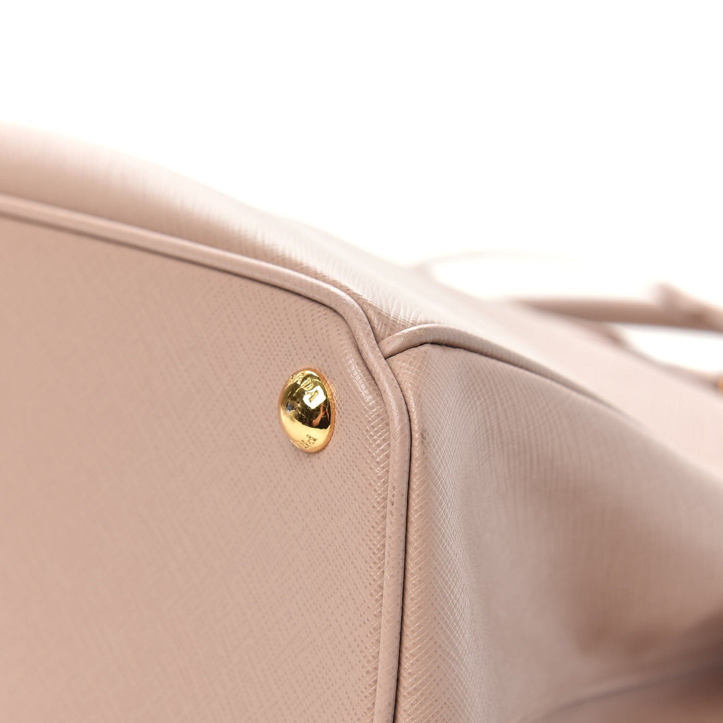 Saffiano Medium Galleria Double Zip Tote Cammeo