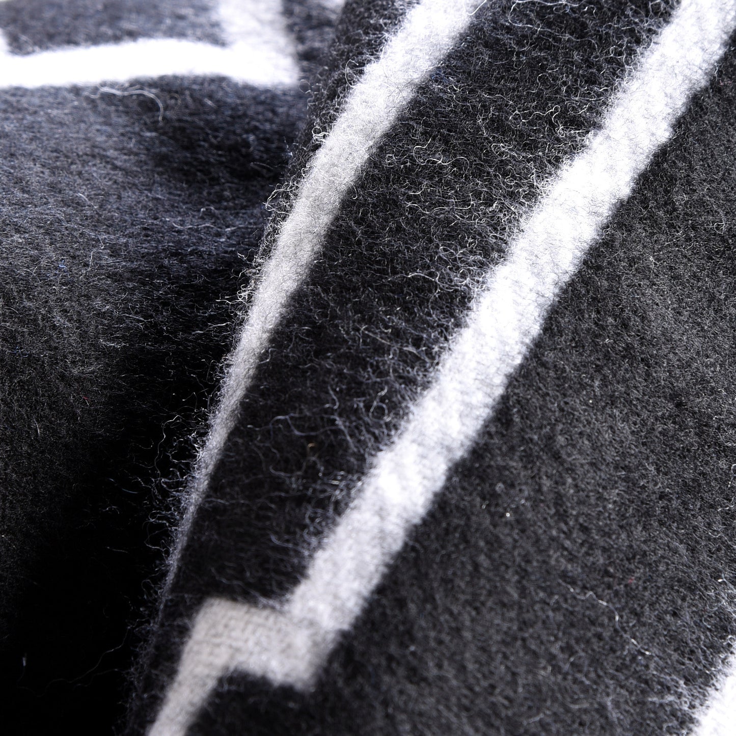 Wool Cashmere Louis City Scarf Black White