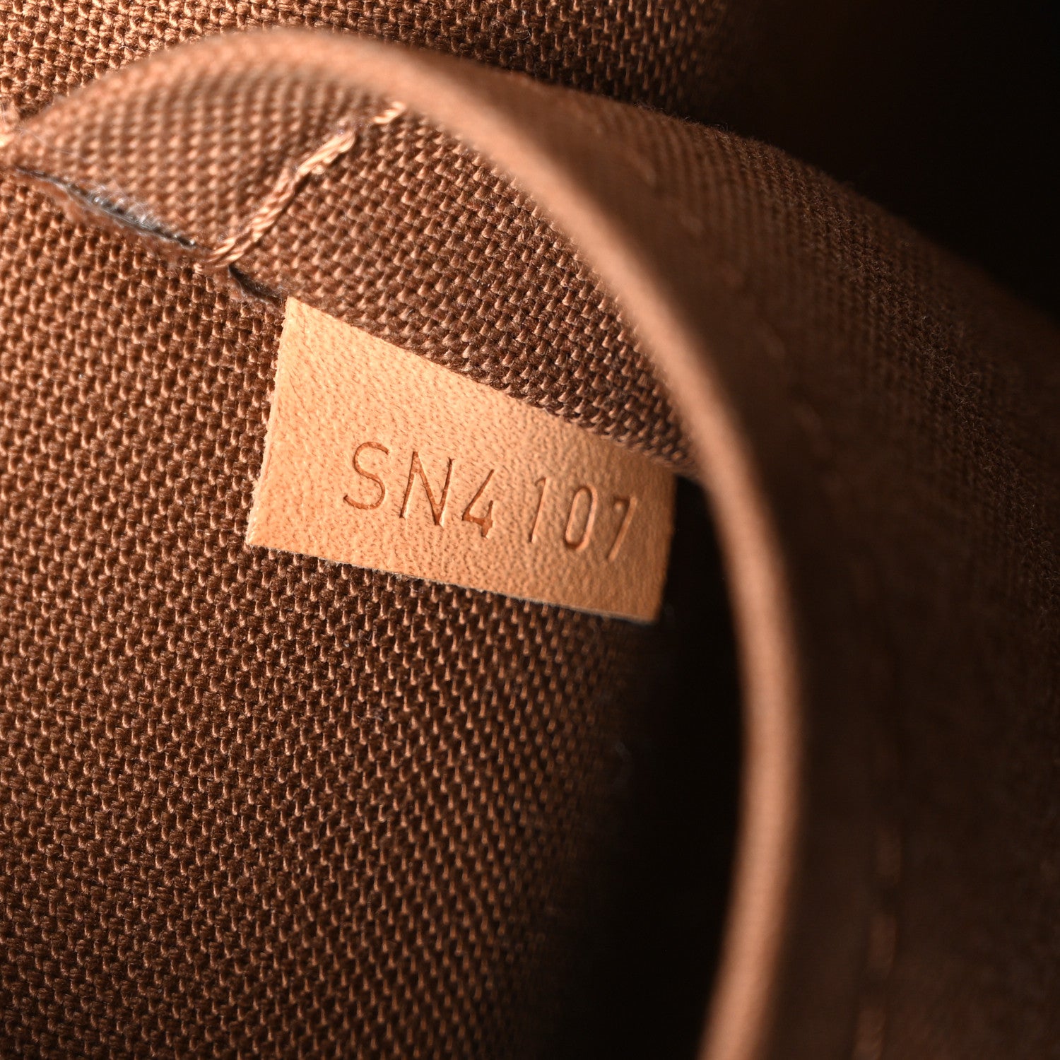 Louis Vuitton Monogram Alma 6 of 9
