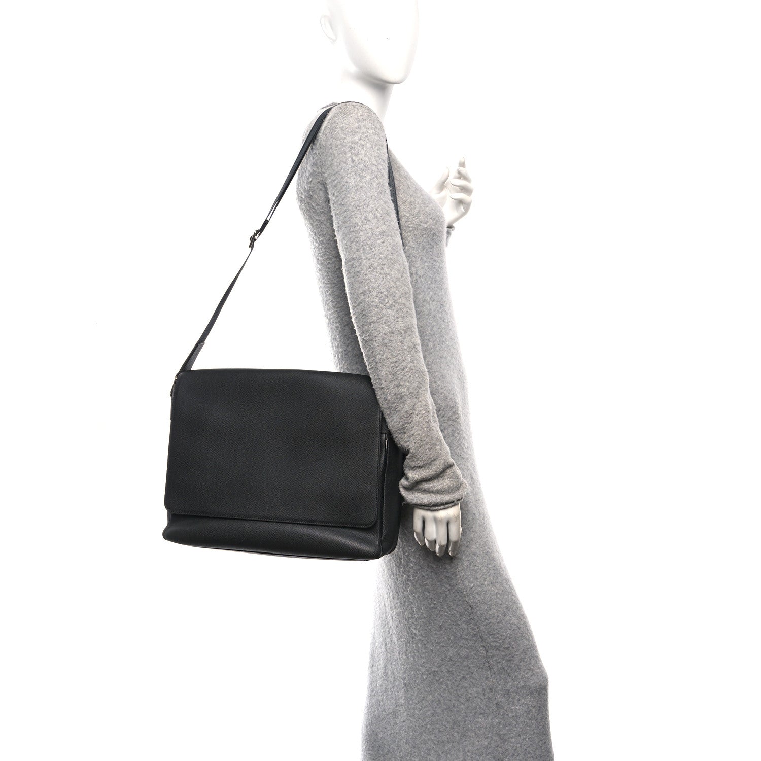 Louis Vuitton Taiga Roman GM Messenger Black 2 of 10