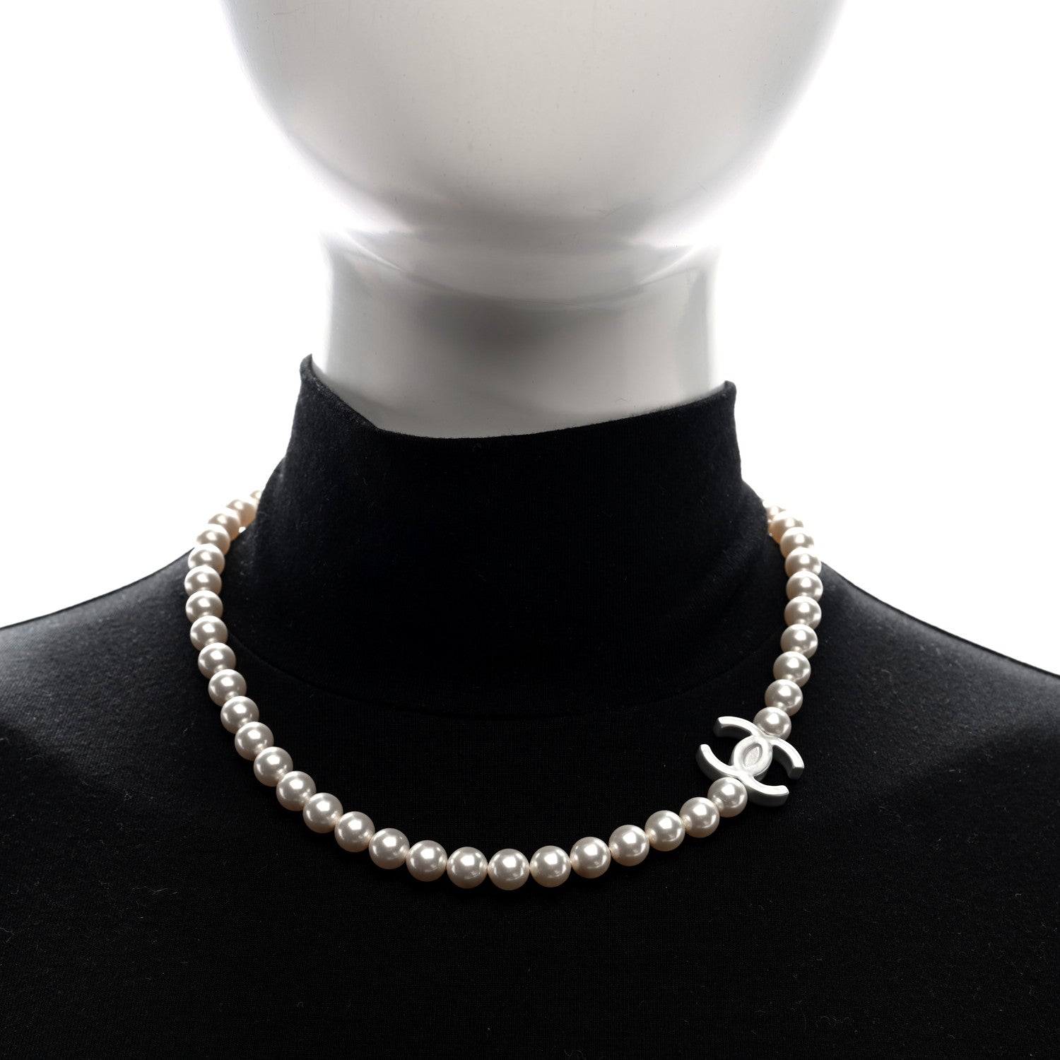 Chanel Pearl Resin CC Choker Necklace Pearly White Silver 2 of 5