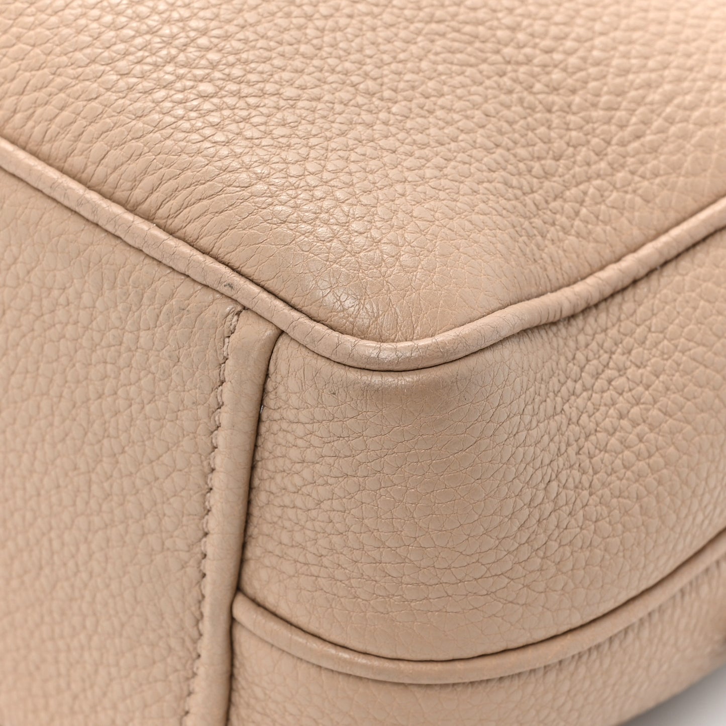 Vitello Daino Camera Crossbody Cammeo