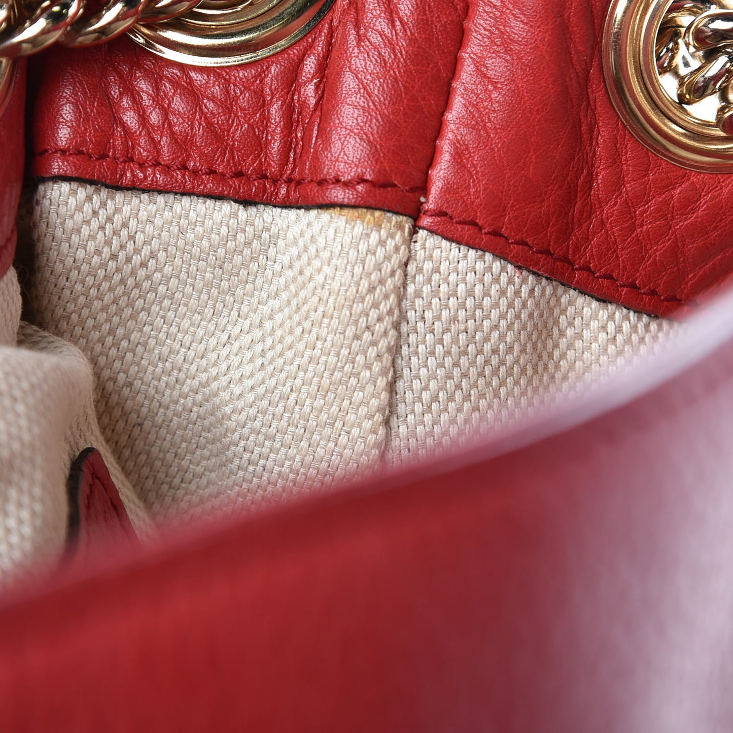 Pebbled Calfskin Medium Soho Chain Shoulder Bag Tabasco Red