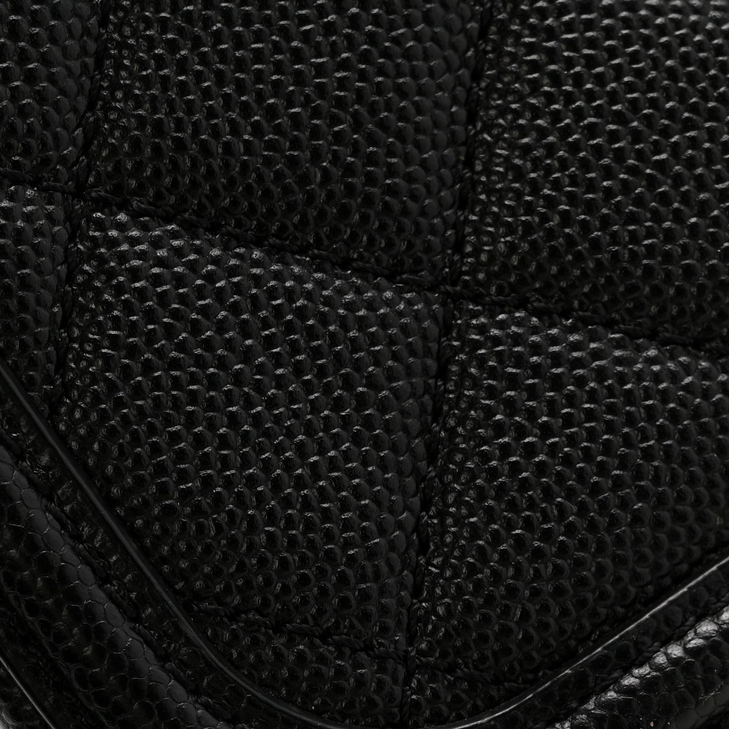 Caviar Quilted Medium CC Filigree Vanity Case Black