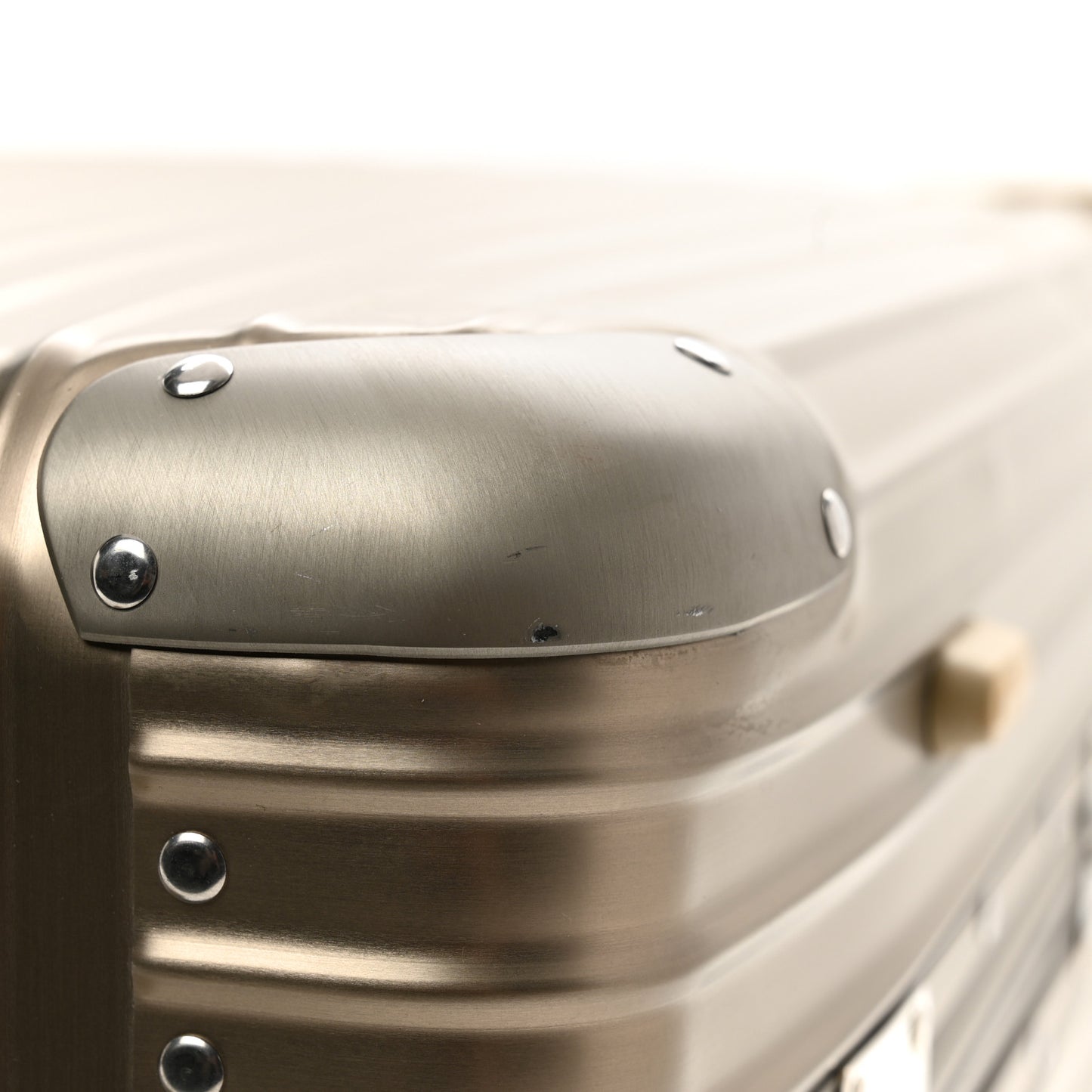 Aluminum Topas 70 Titanium