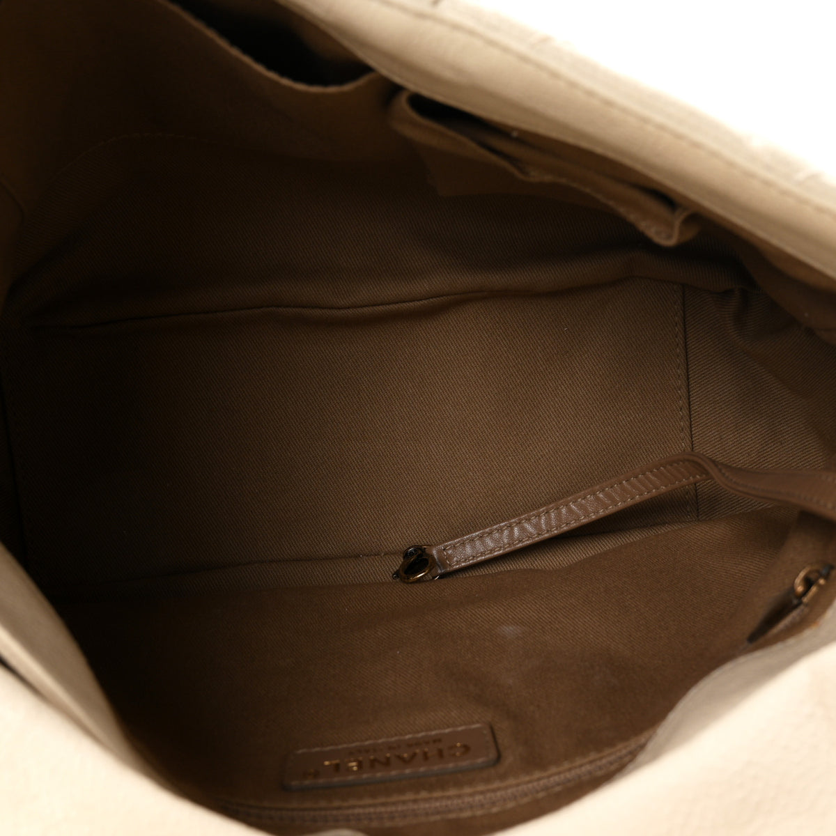 Crumpled Grained Calfskin Medium Coco Pleats Messenger Flap Dark White