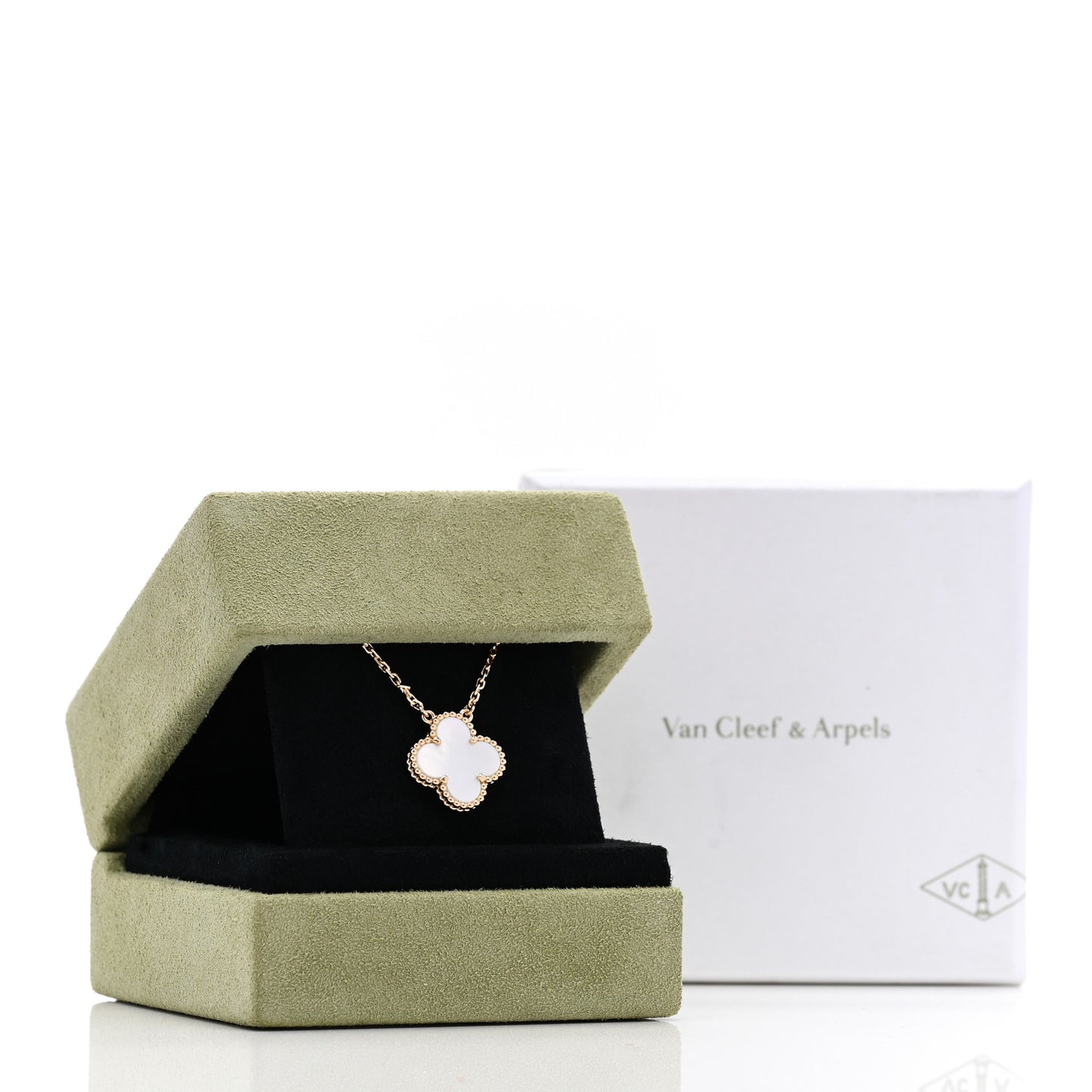 18K Yellow Gold Mother of Pearl Vintage Alhambra Pendant Necklace