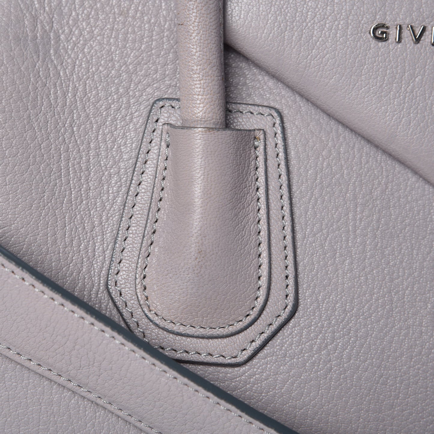 Sugar Goatskin Medium Antigona Pearl Grey
