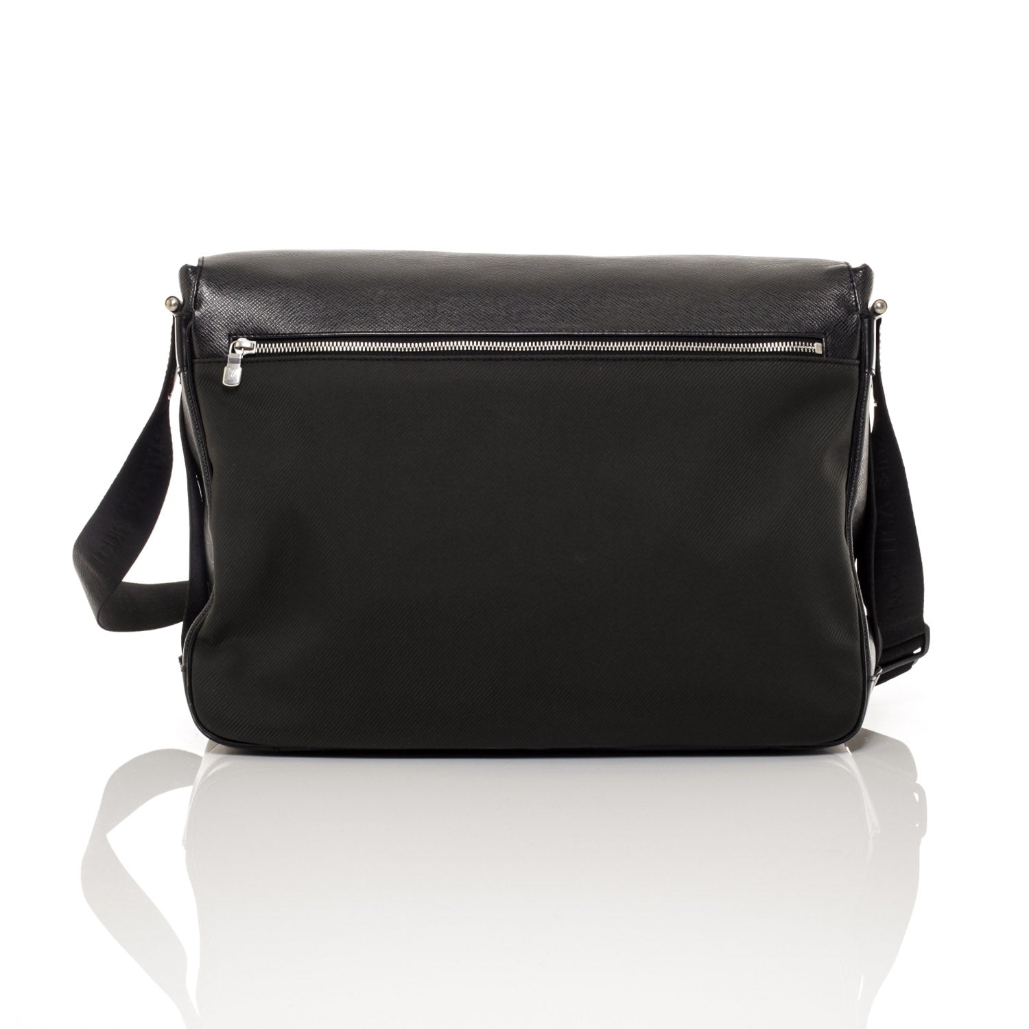 Louis Vuitton Taiga Dersou Messenger Bag 4 of 8