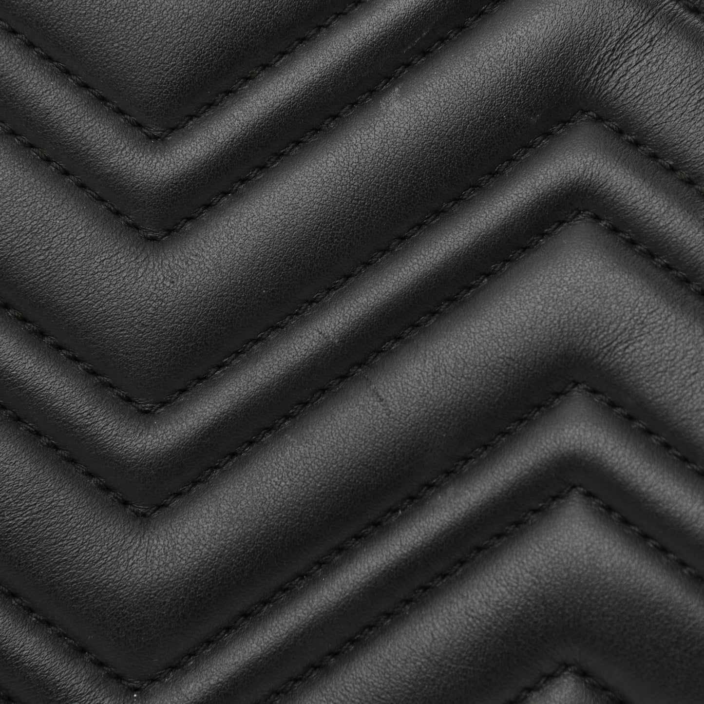 Calfskin Matelasse Medium GG Marmont Tote Black