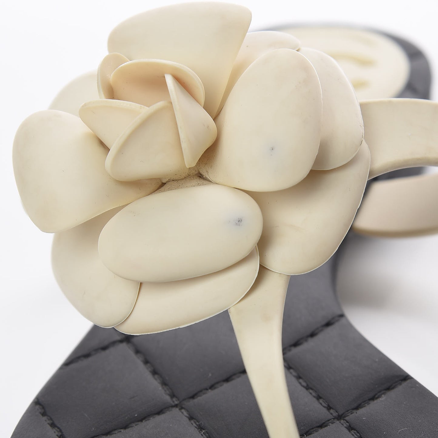 Jelly Quilted Camellia Thong Sandals 39 Black White