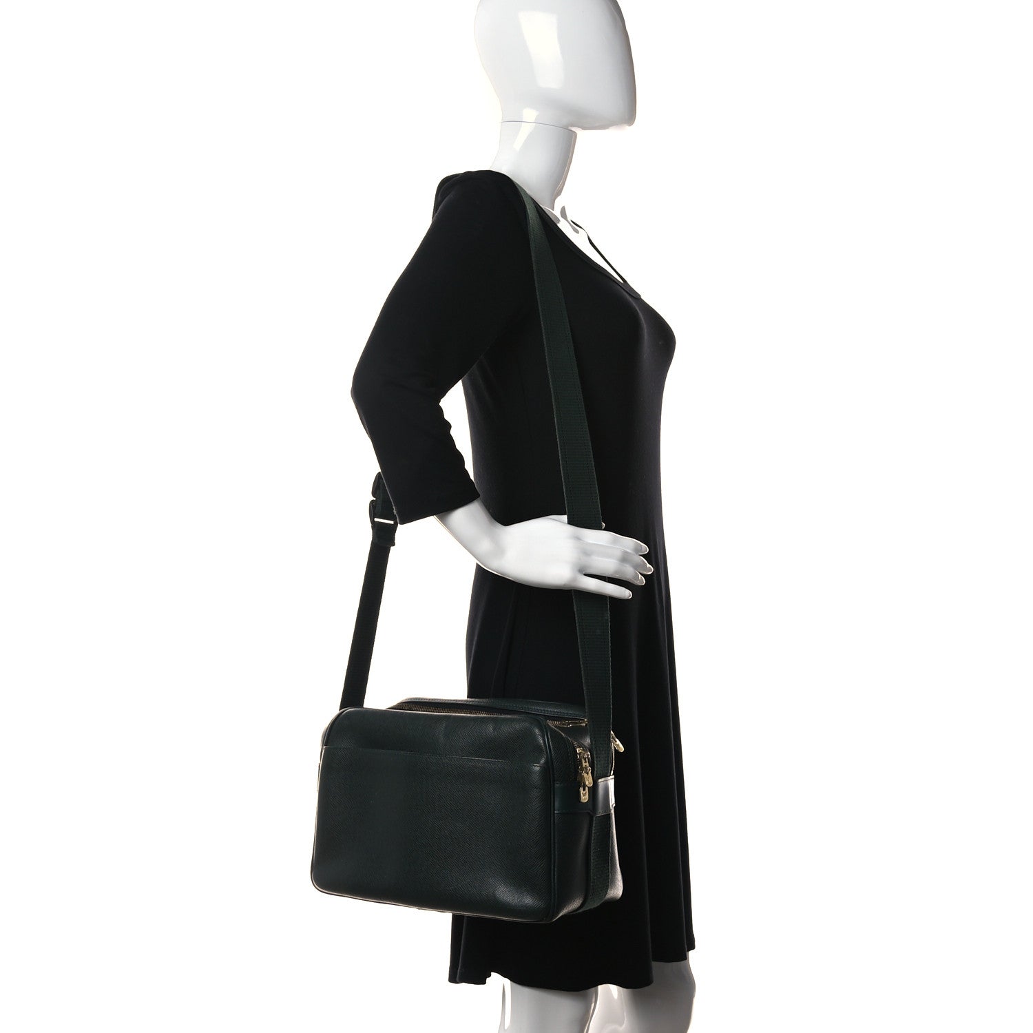 Louis Vuitton Taiga Reporter Messenger Epicea 2 of 11