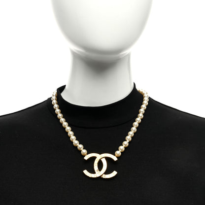 Chanel Pearl CC Short Necklace Gold 2 of 4