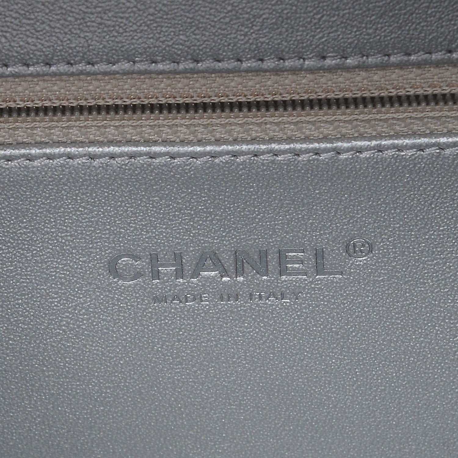 Chanel Metallic Caviar Quilted Medium CC Filigree Vanity Case Silver 6 of 9