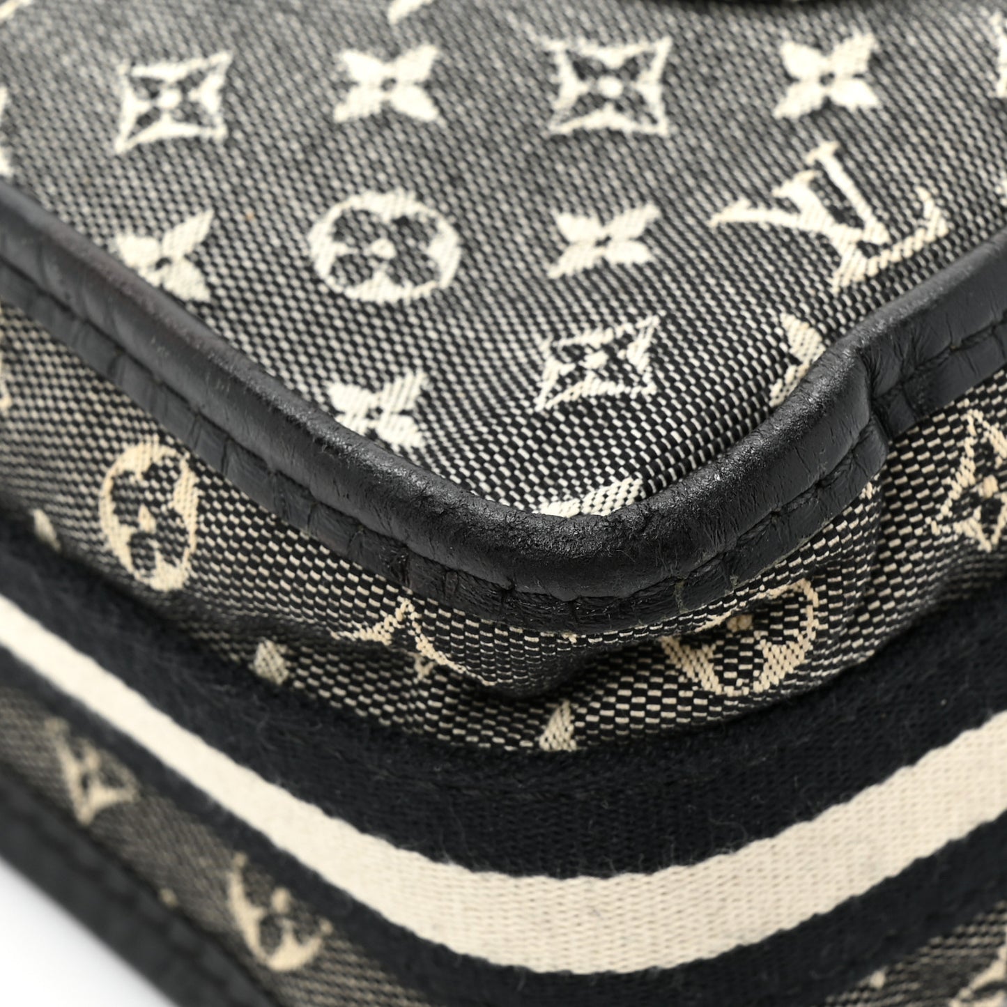 Mini Monogram Besace Mary Kate Black