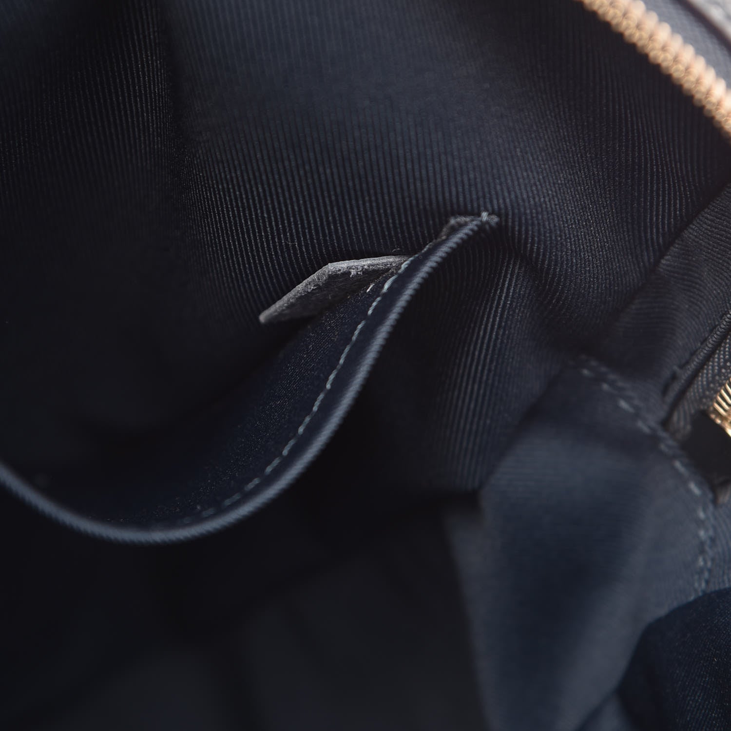 Louis Vuitton Taiga Porte-Documents Voyage PM Neva 7 of 9
