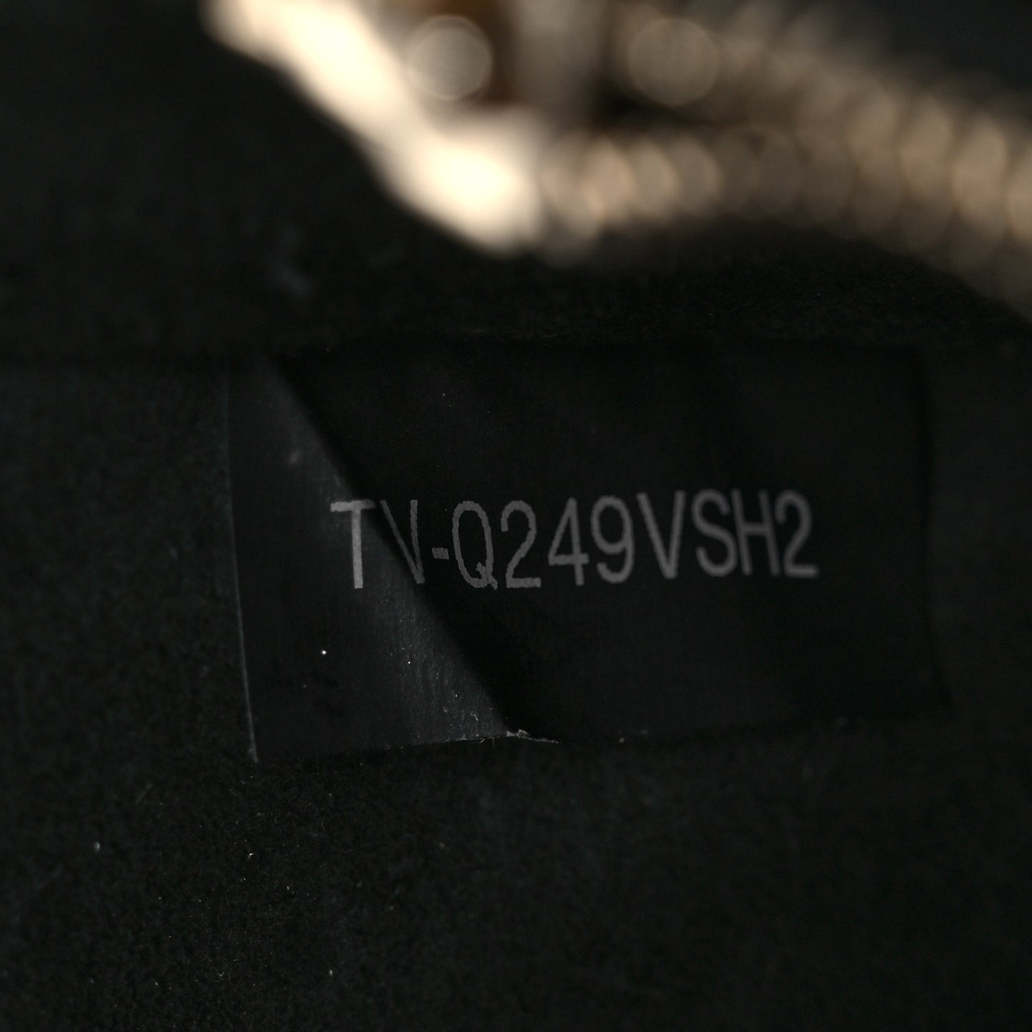 Pebbled Calfskin Rockstud Wallet On Chain Black