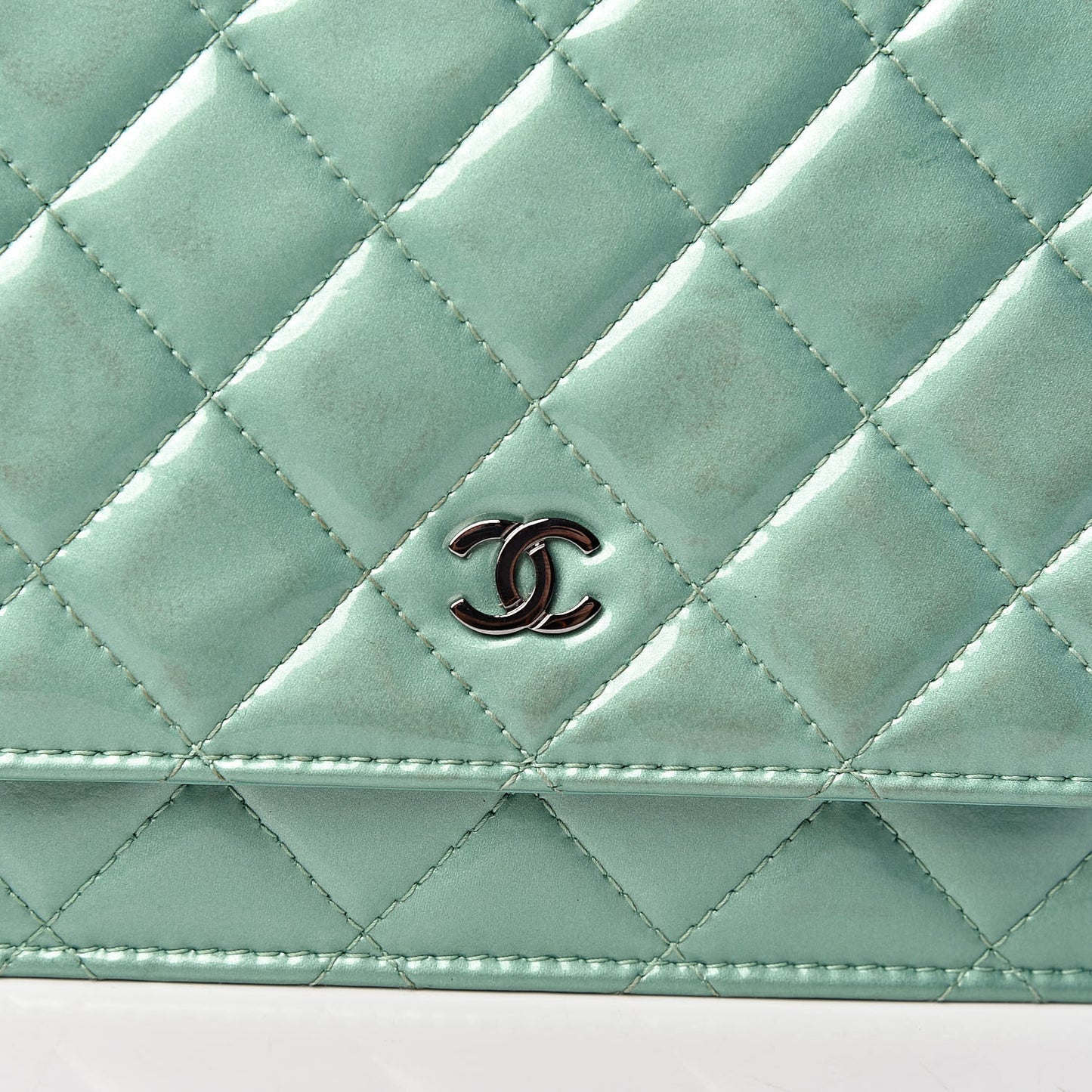 Patent Quilted Wallet On Chain WOC Green