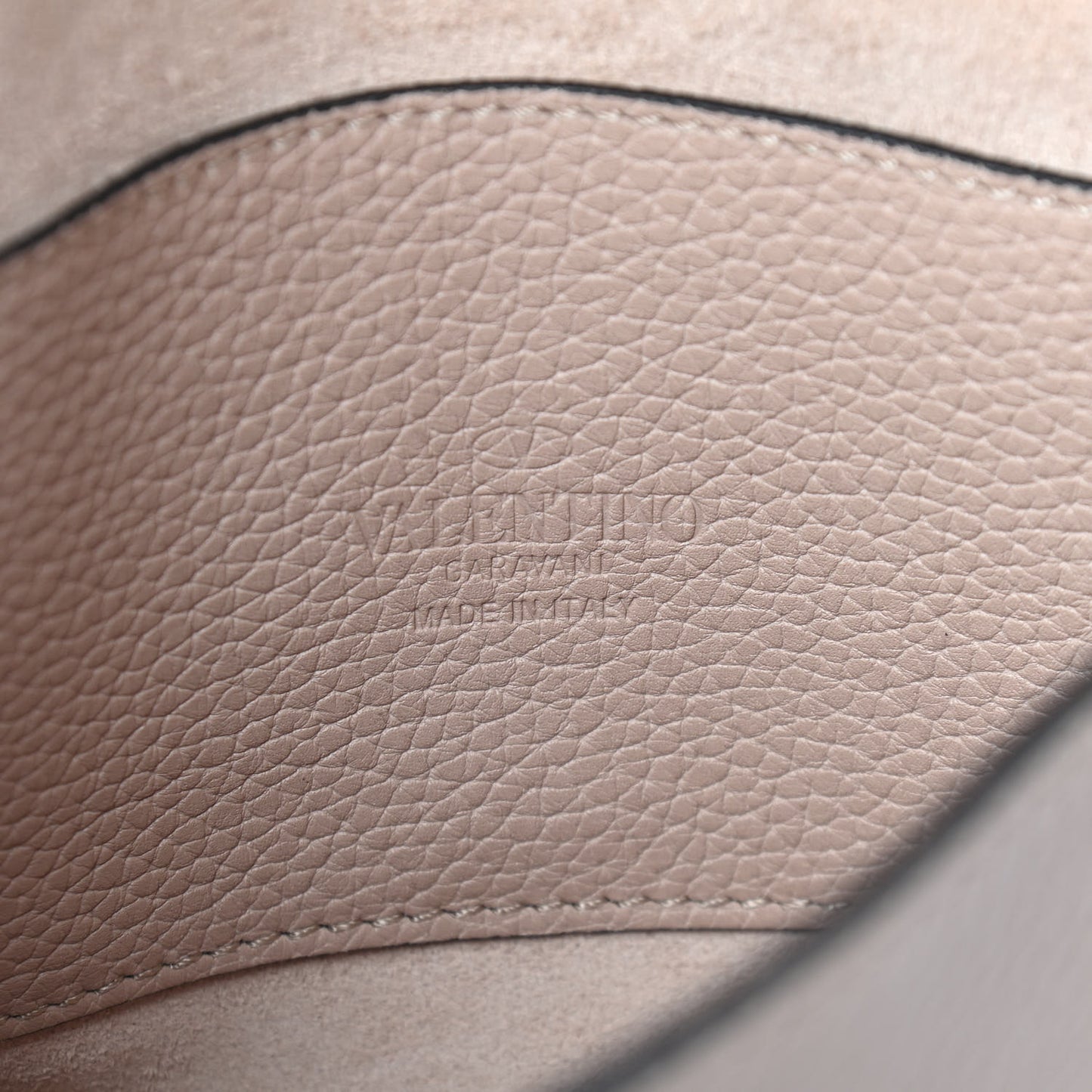 Pebbled Calfskin Medium Rockstud Flip Lock Crossbody Bag Poudre