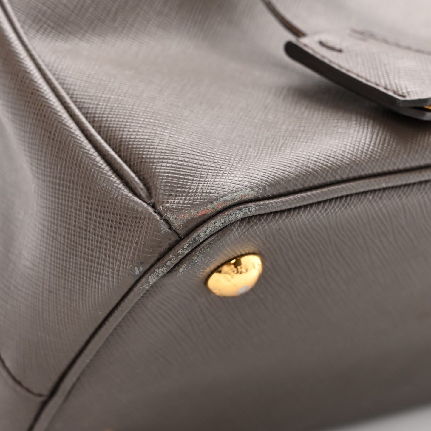 Saffiano Medium Galleria Double Zip Tote Argilla