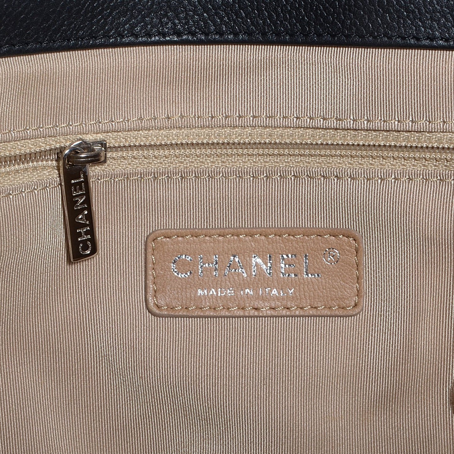 Caviar Expandable Zip Shoulder Bag Black