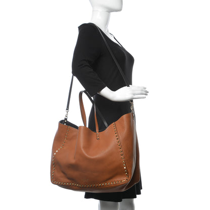 Valentino Garavani Pebbled Calfskin Large Rockstud Reversible Tote Black Light Cuir 2 of 9
