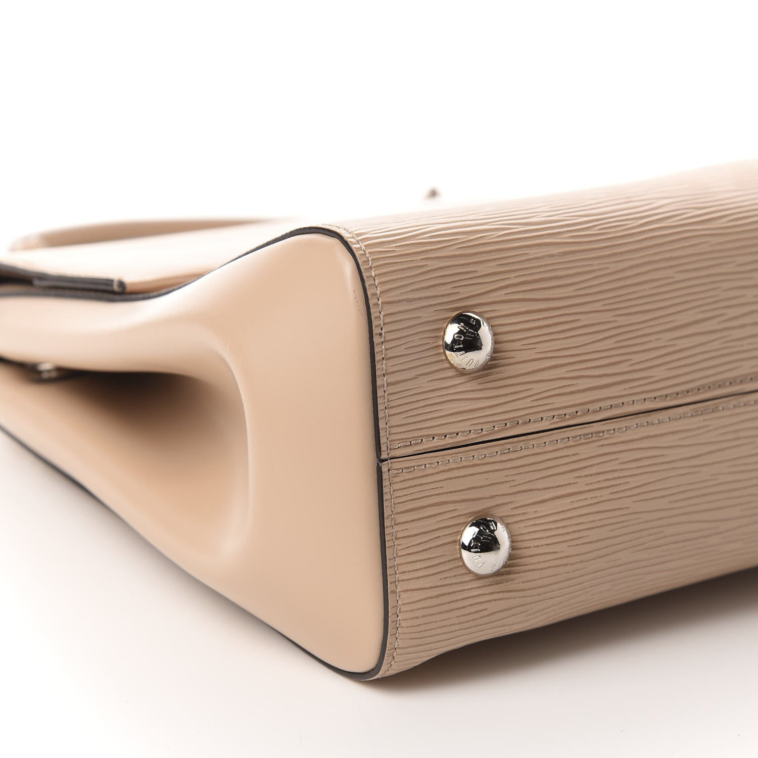 Louis Vuitton Epi Cluny MM Dune 6 of 10