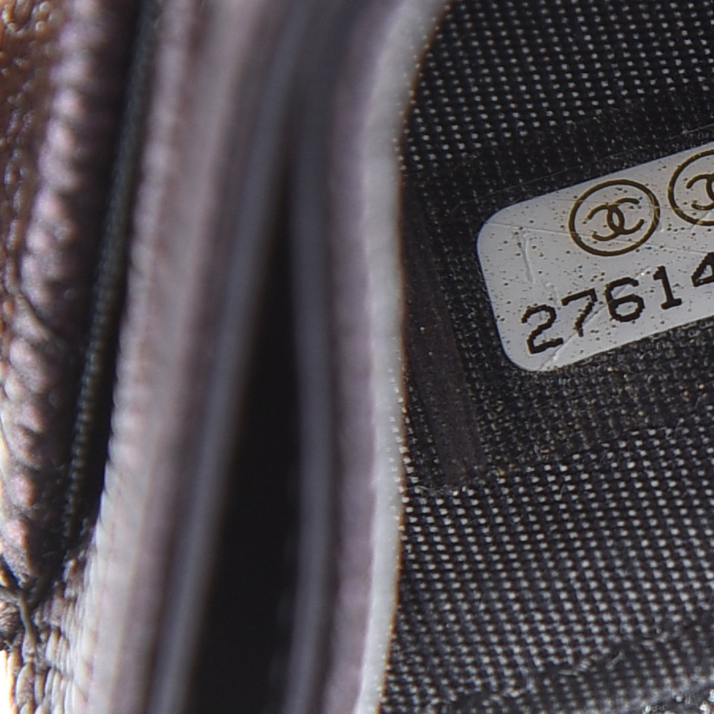 Iridescent Caviar Quilted Card Holder Black