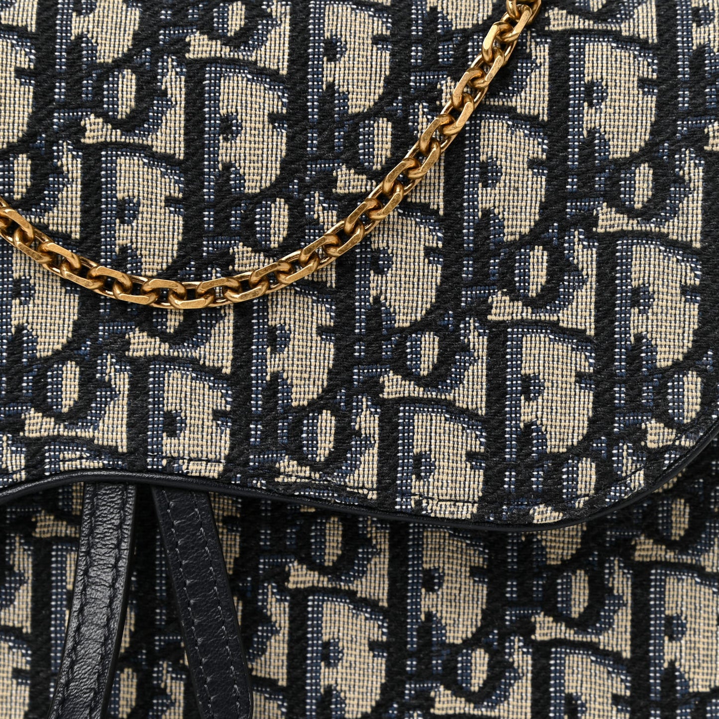 Oblique Saddle Chain Pouch Blue
