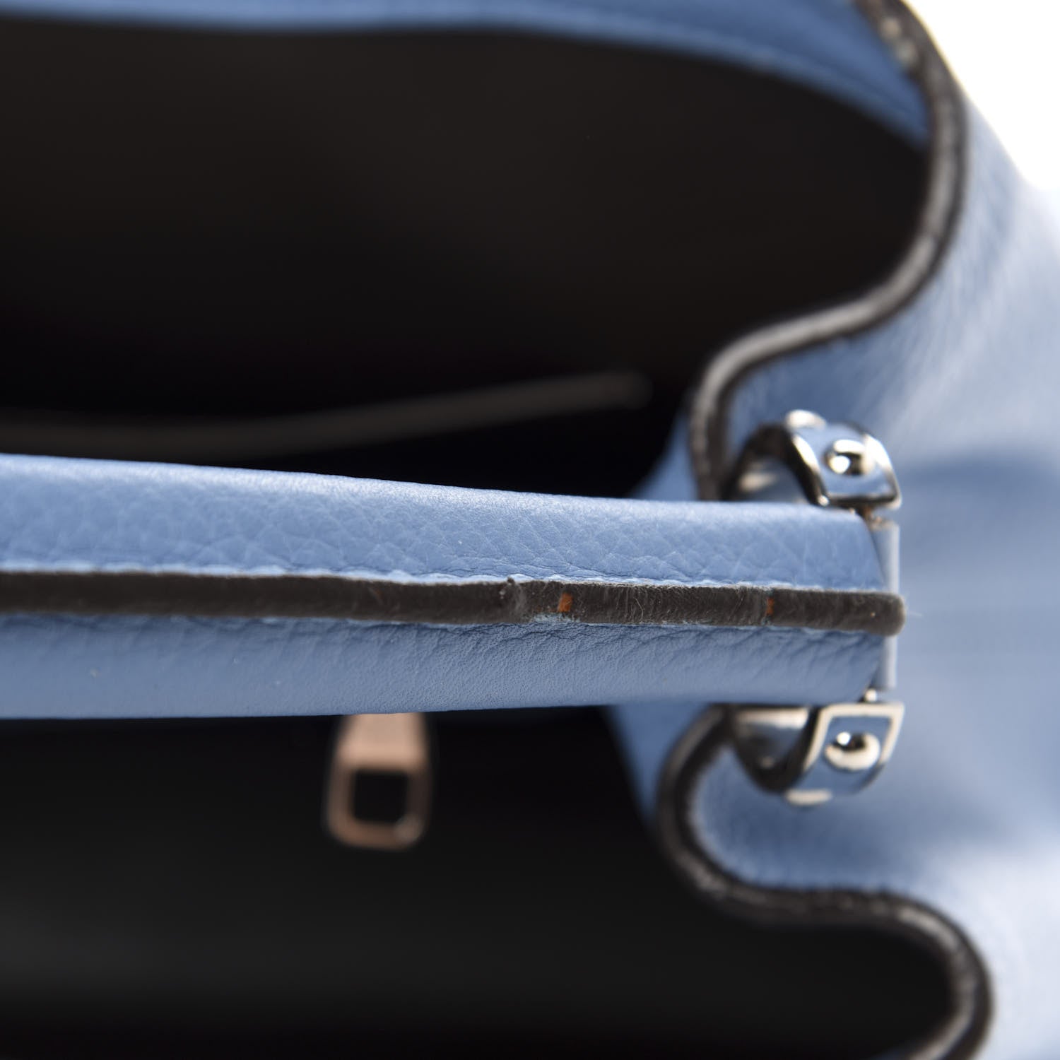 Louis Vuitton Taurillon Capucines MM Bleuet 14 of 21