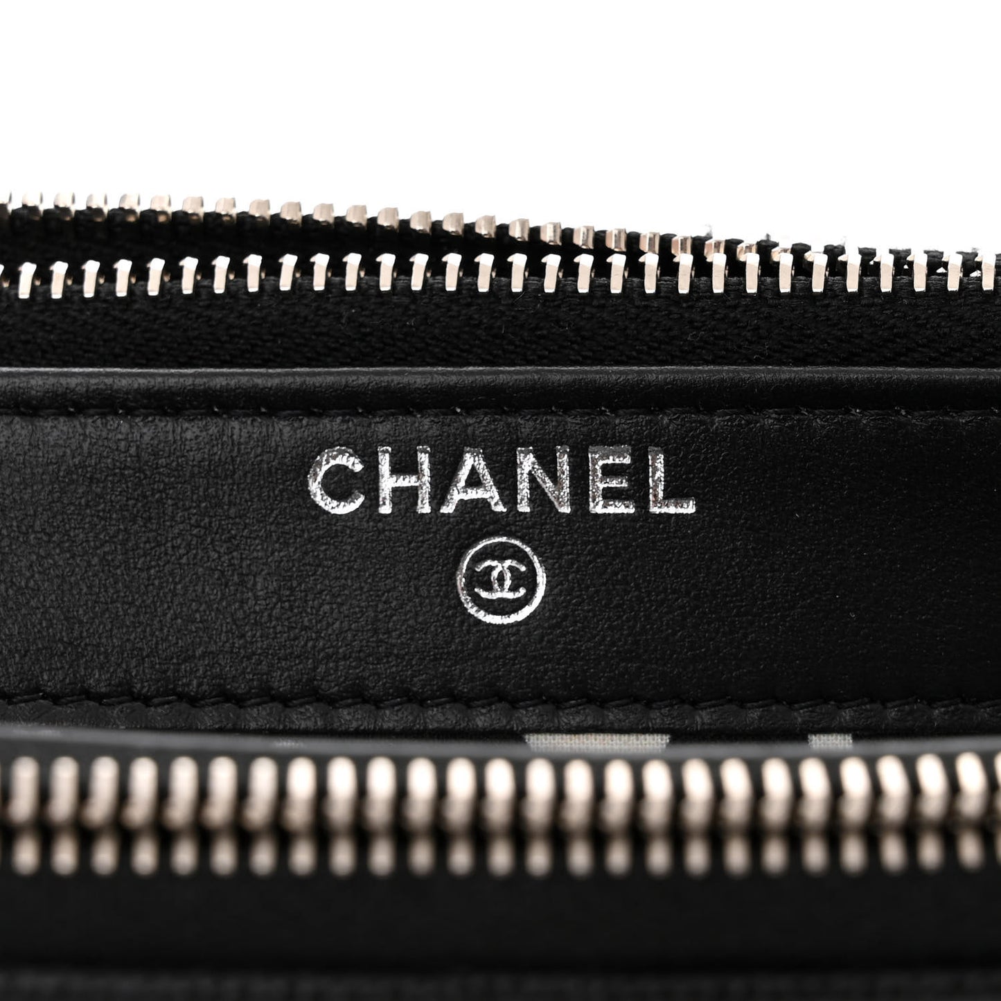 Caviar Quilted Logo Small Clutch With Chain Black