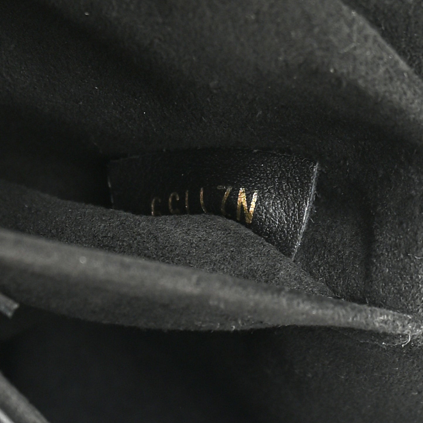 Calfskin New Wave Chain MM Black
