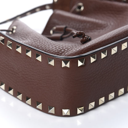 Valentino Garavani Grained Calfskin Rockstud Bucket Bag Light Brown 6 of 10
