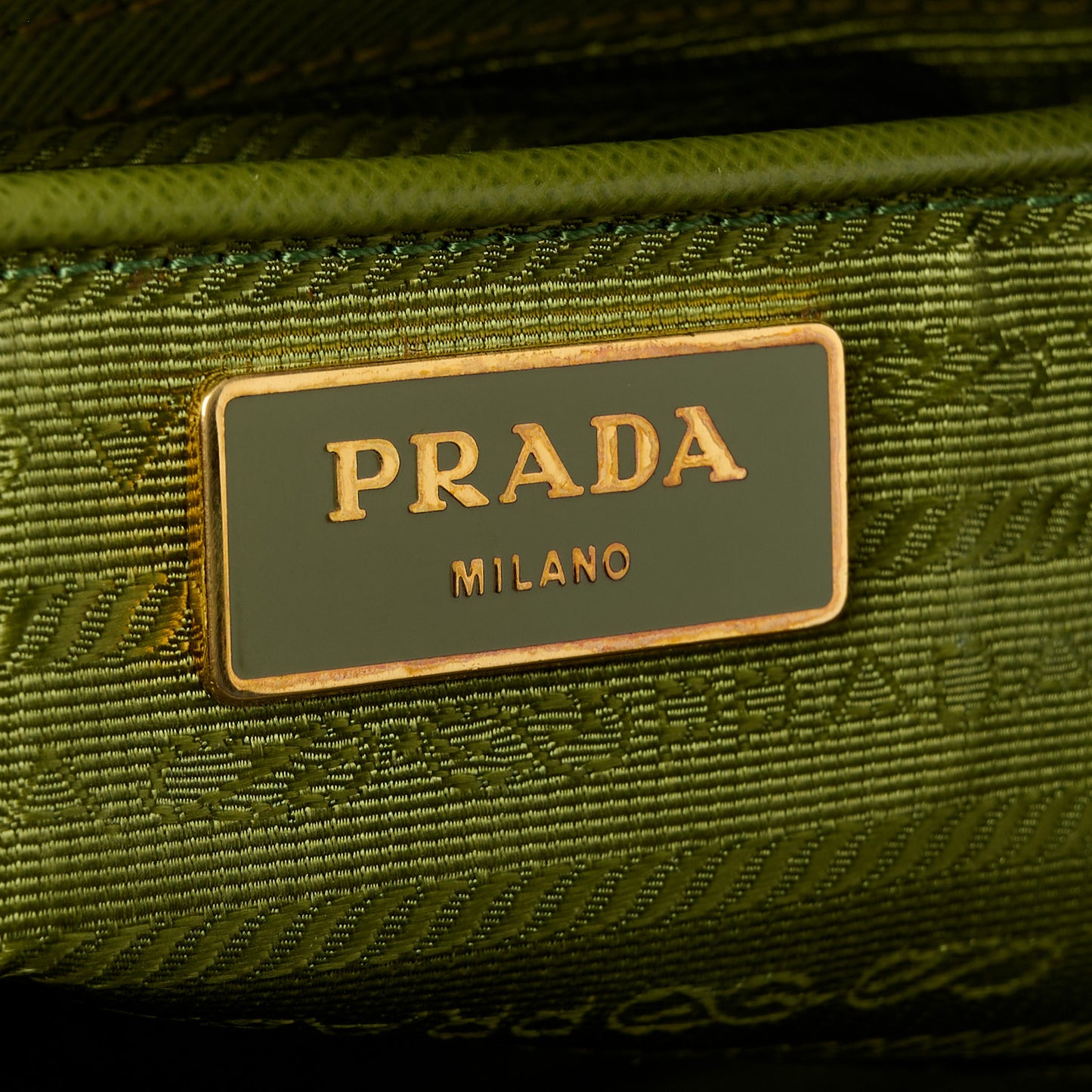 Saffiano Medium Galleria Double Zip Tote Edera