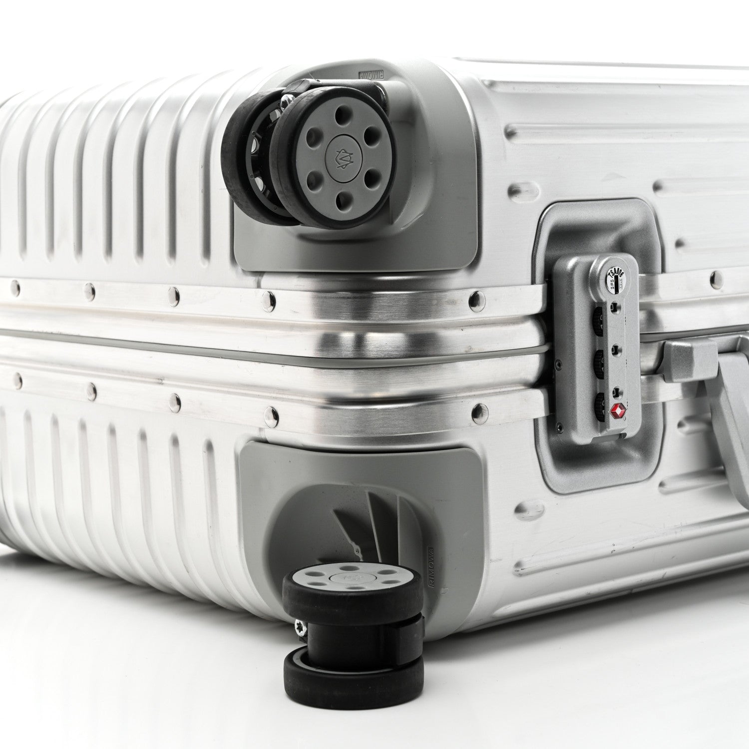 Rimowa Aluminum Original Cabin Silver 9 of 12