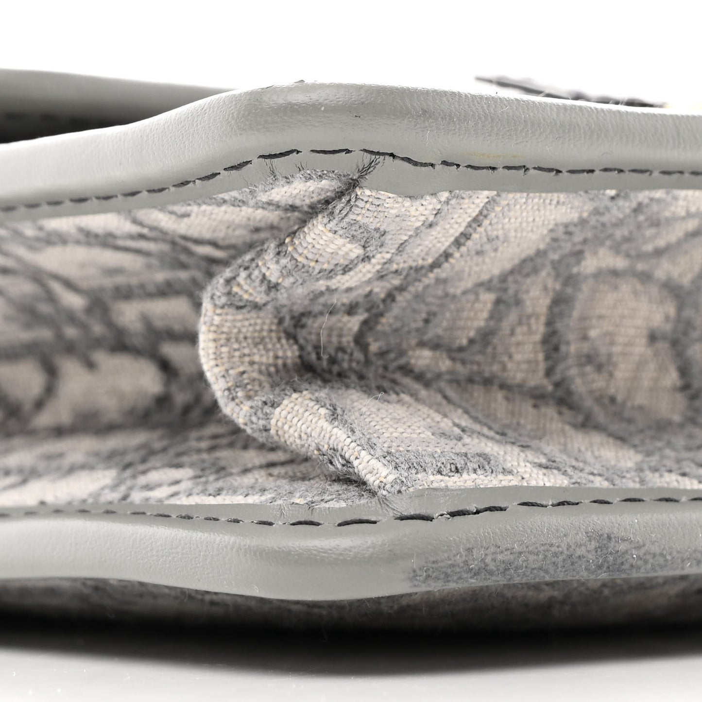 Oblique 30 Montaigne Flap Bag Grey