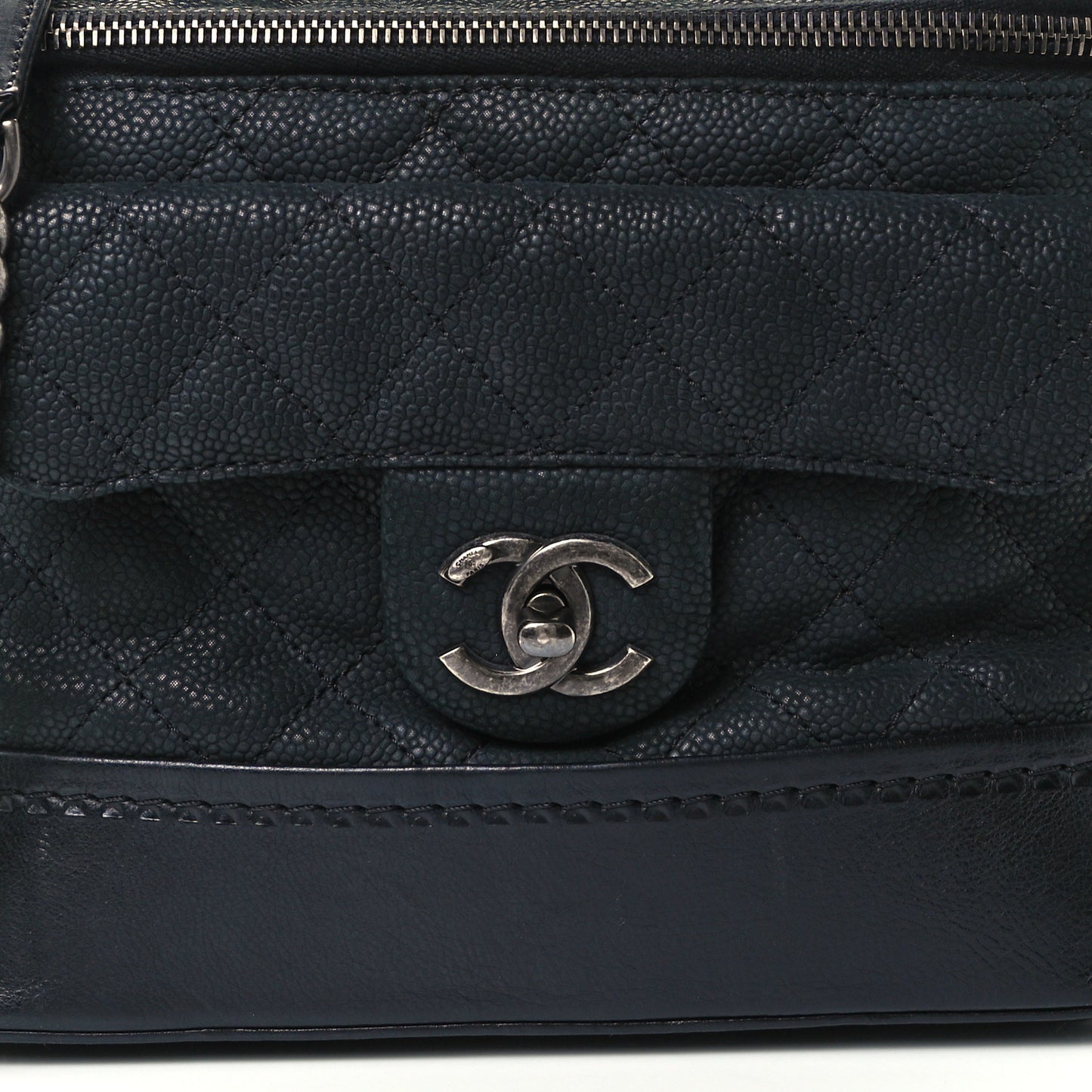 Iridescent Grained Calfskin Quilted Globe Trotter Vanity Case Black