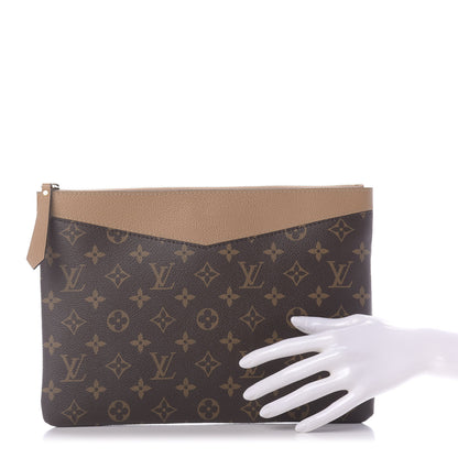 Louis Vuitton Monogram Daily Pouch Sesame 2 of 10