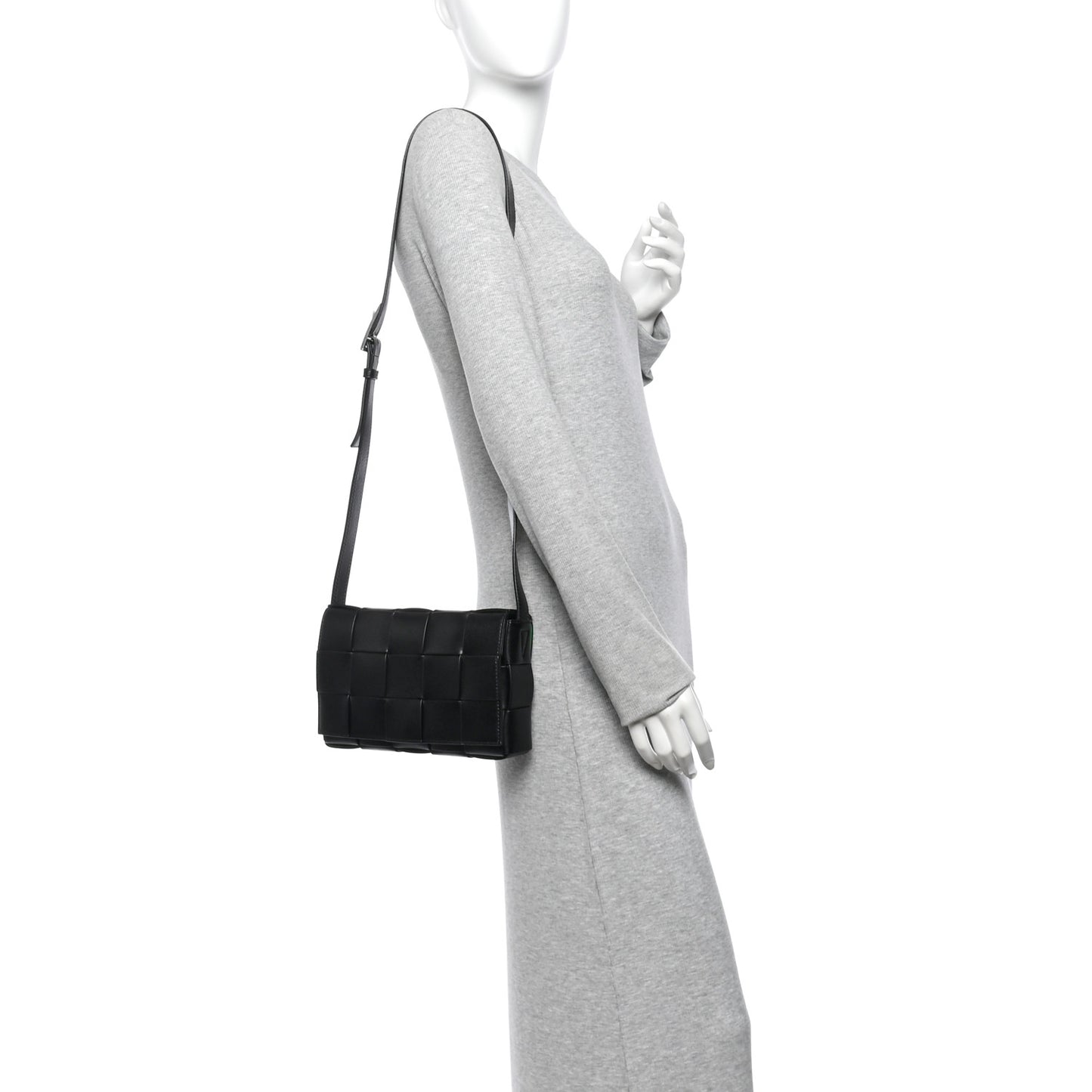 Nappa Maxi Intreccio Cassette Bag Black Parakeet