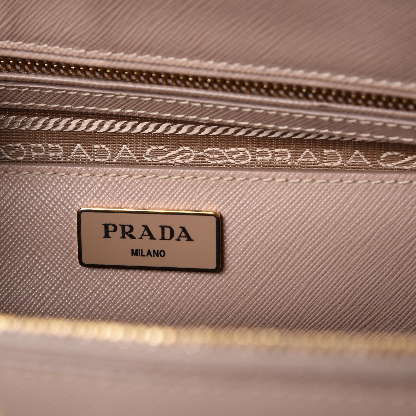 Saffiano Medium Galleria Double Zip Tote Cammeo