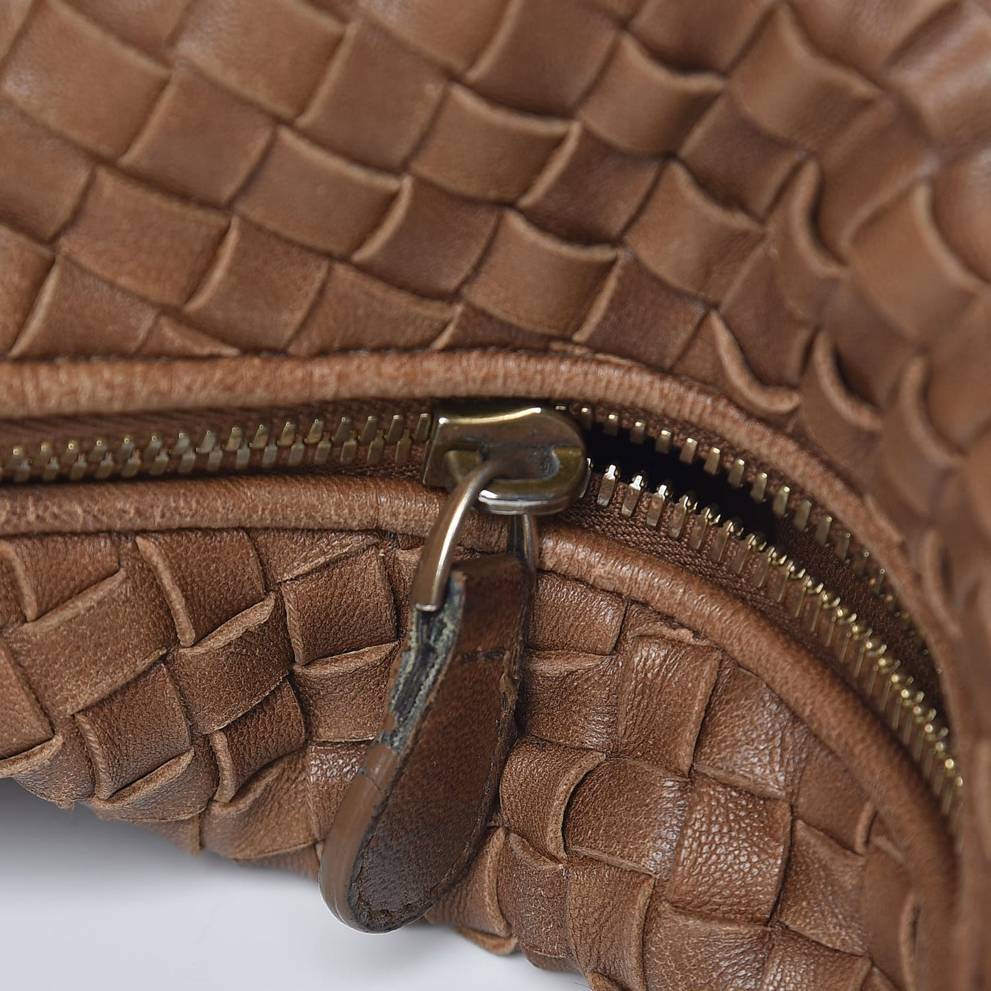 Nappa Intrecciato Pyramid Hobo Noce